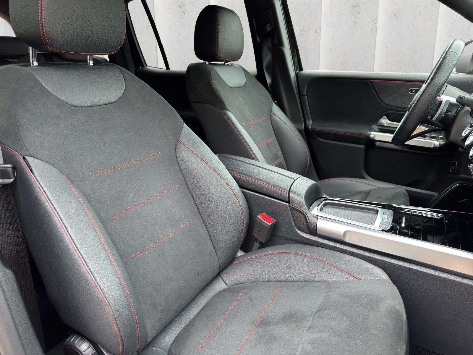 Mercedes-Benz GLB 220