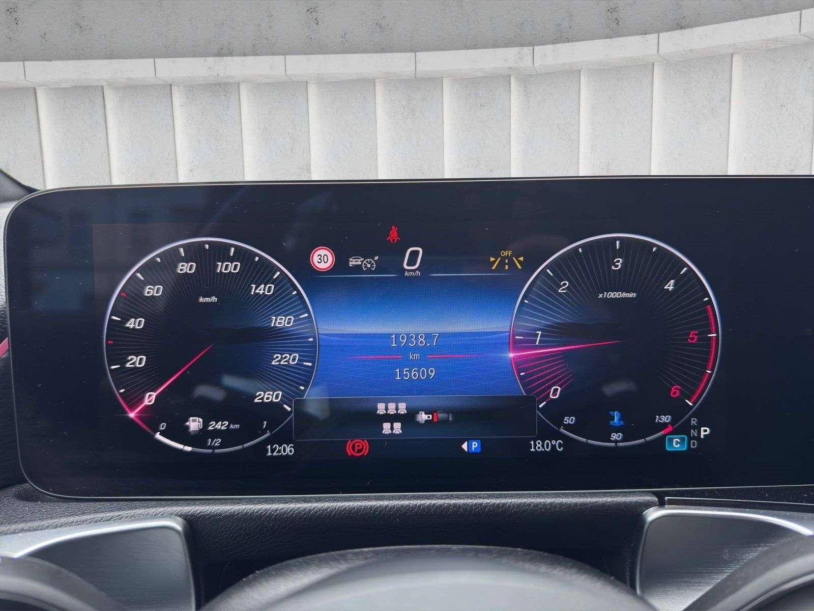 Mercedes-Benz GLB 220