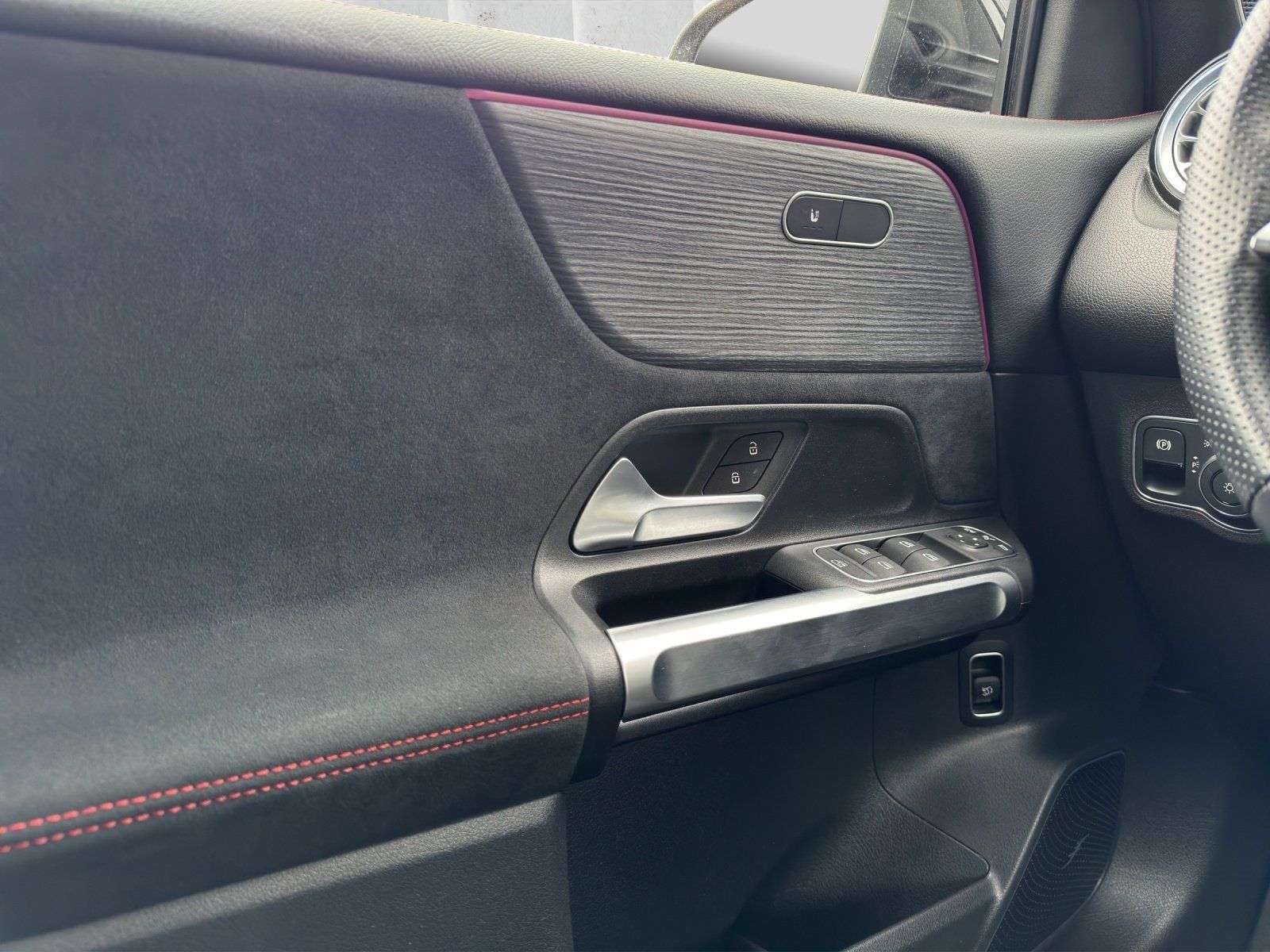 Mercedes-Benz GLB 220