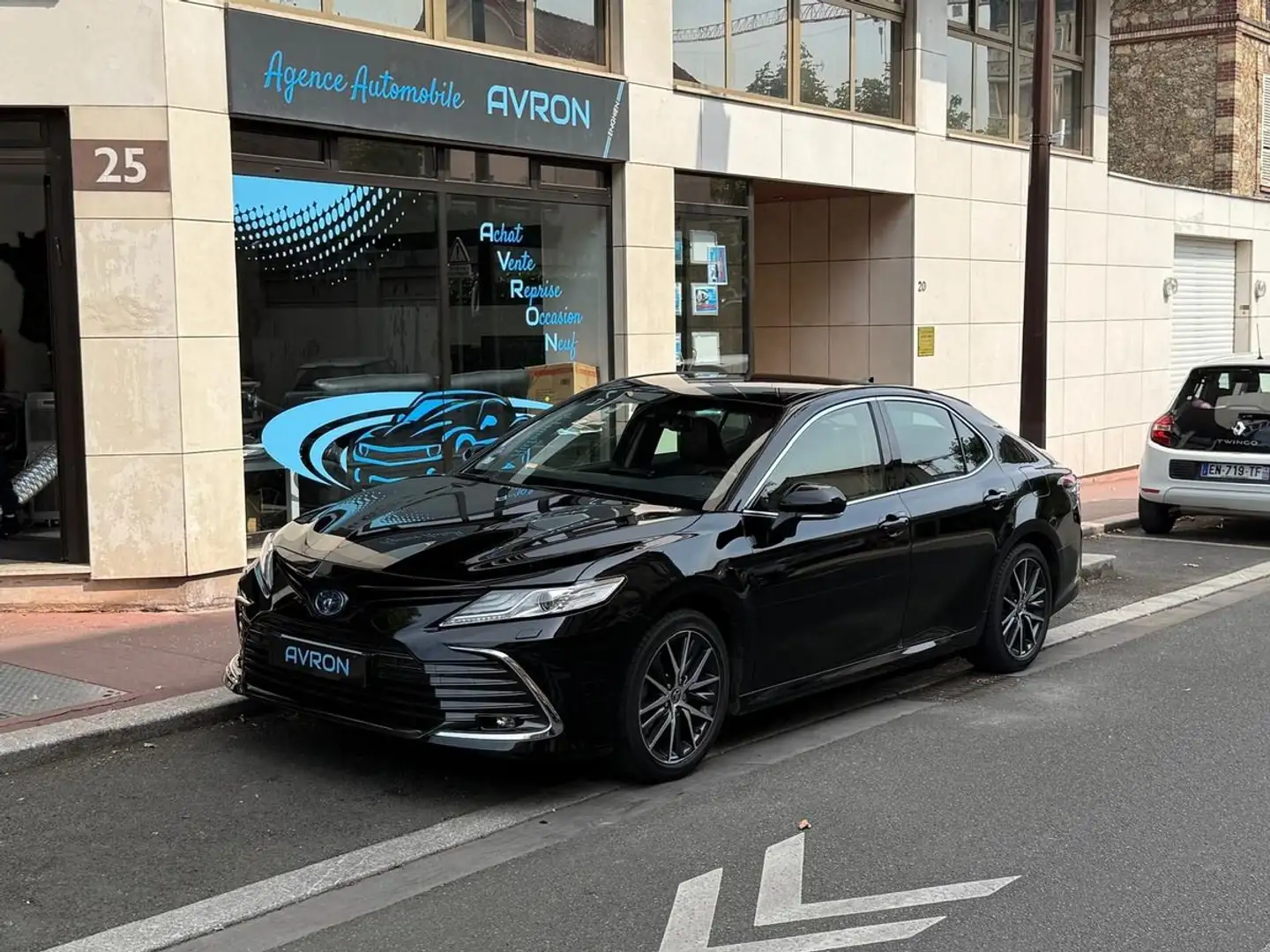 Toyota Camry VIII 2.5 HYBRID 2WD USINESS EXECUTIVE STAGE ACADEMY Noir - 1