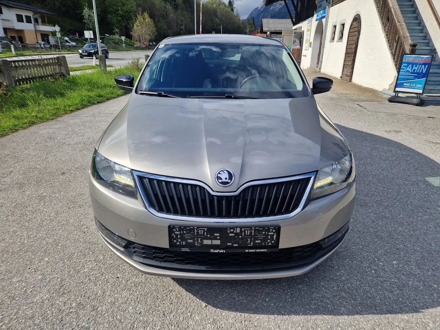Skoda Rapid/Spaceback Ambition Beige - 2