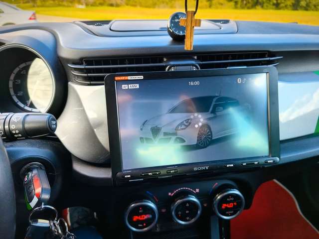 Imagine Alfa Romeo Giulietta Giulietta 1.8 TBi 16V Quadrifoglio Verde