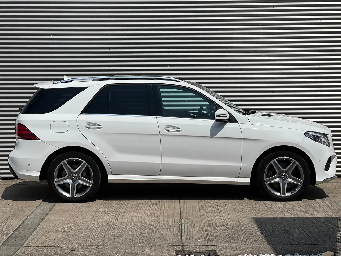 Mercedes-Benz GLE 400 4Matic 9G-TRONIC AMG Line - 2