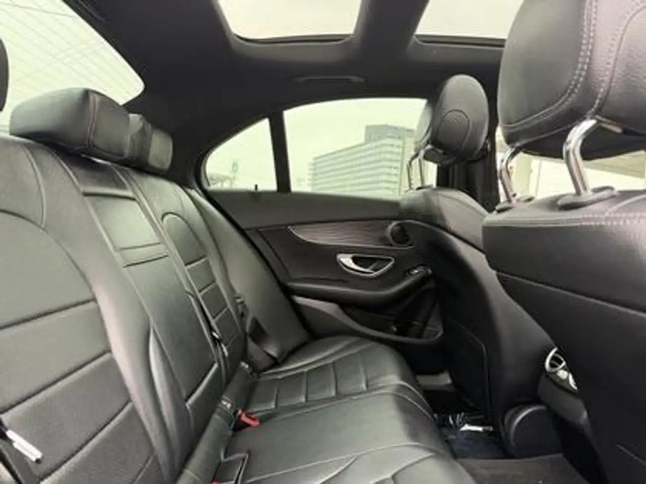 Mercedes-Benz C-Class снимка Mercedes-Benz C-Class