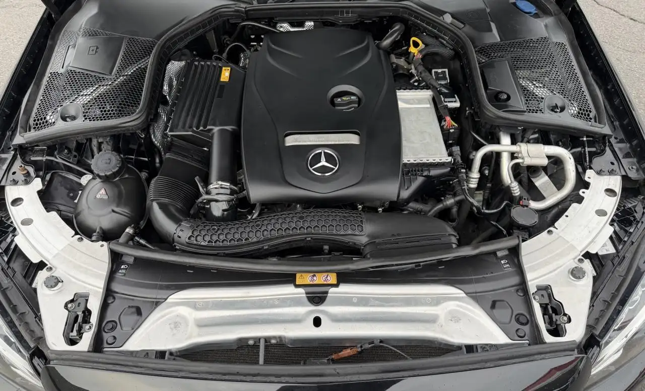 Mercedes-Benz C-Class снимка Mercedes-Benz C-Class