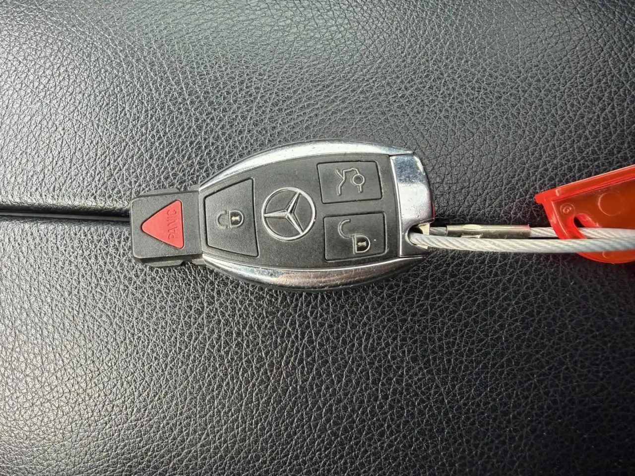 Mercedes-Benz C-Class снимка Mercedes-Benz C-Class