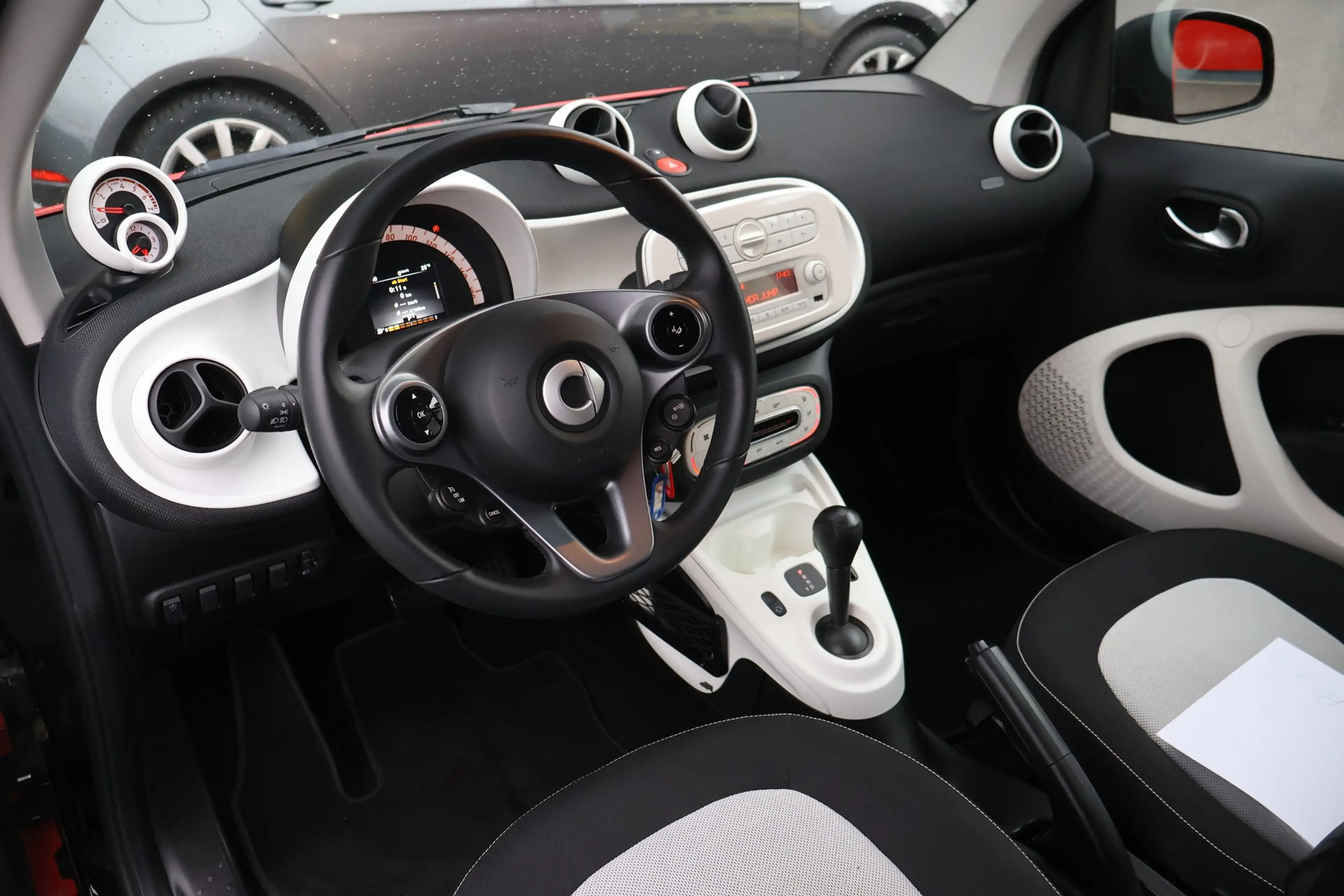 smart forTwo fortwo coupe 1.0 Basis Tempomat Sitzheizung USB — photo 7