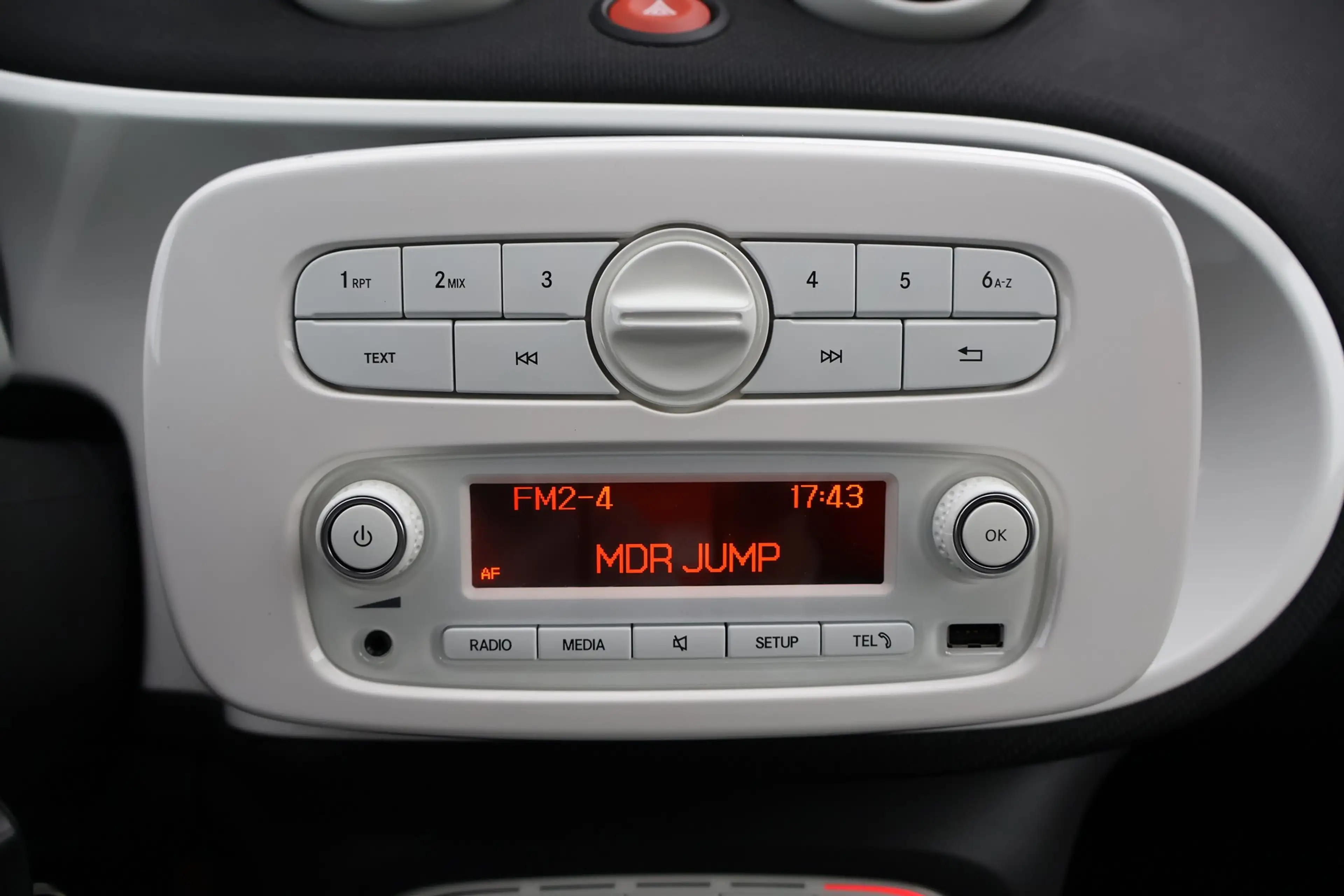 smart forTwo fortwo coupe 1.0 Basis Tempomat Sitzheizung USB — photo 10