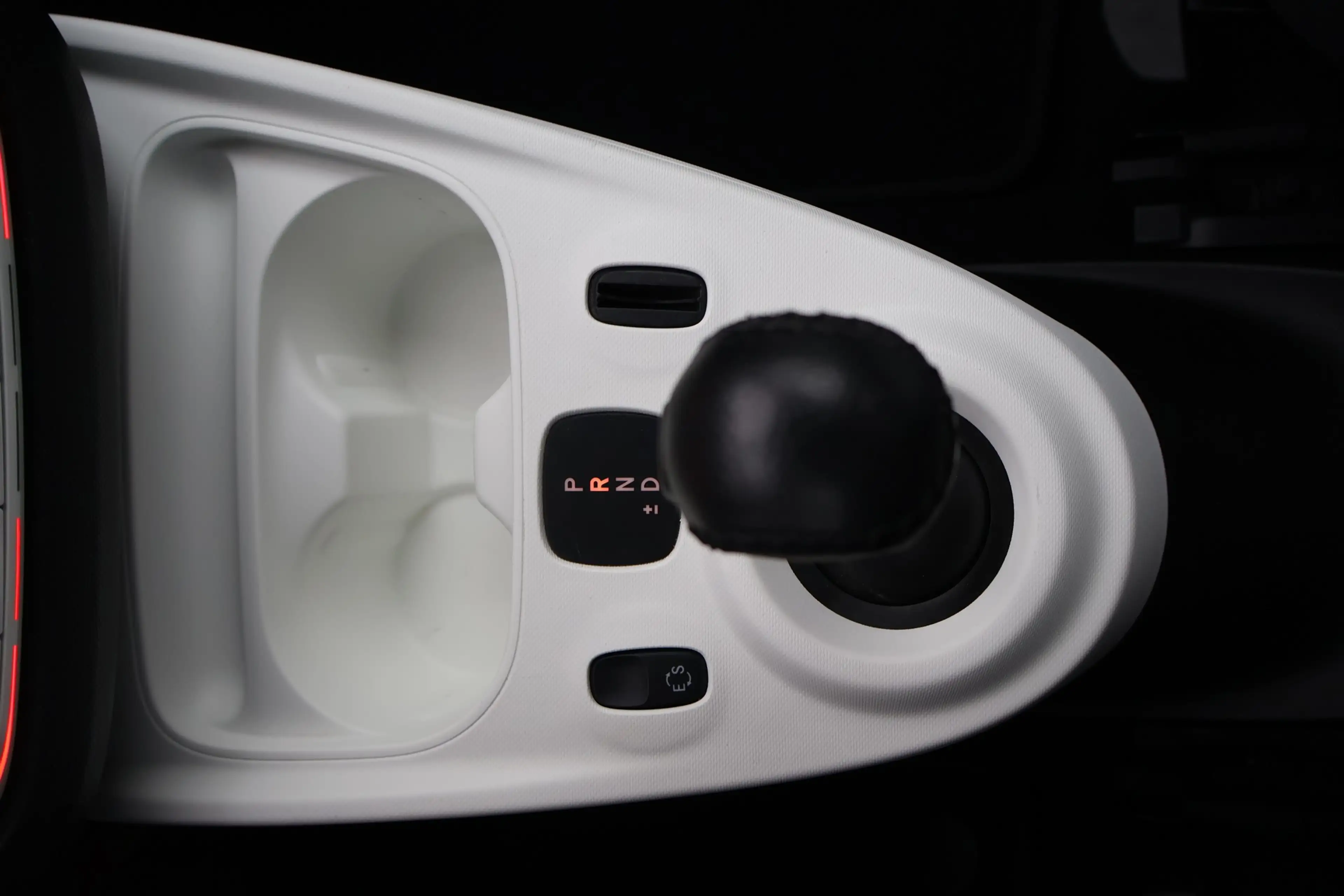 smart forTwo fortwo coupe 1.0 Basis Tempomat Sitzheizung USB — photo 12