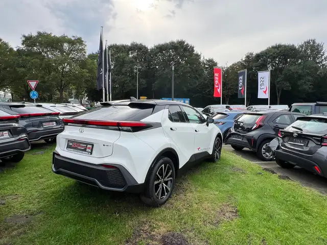 Toyota C-HR view 4
