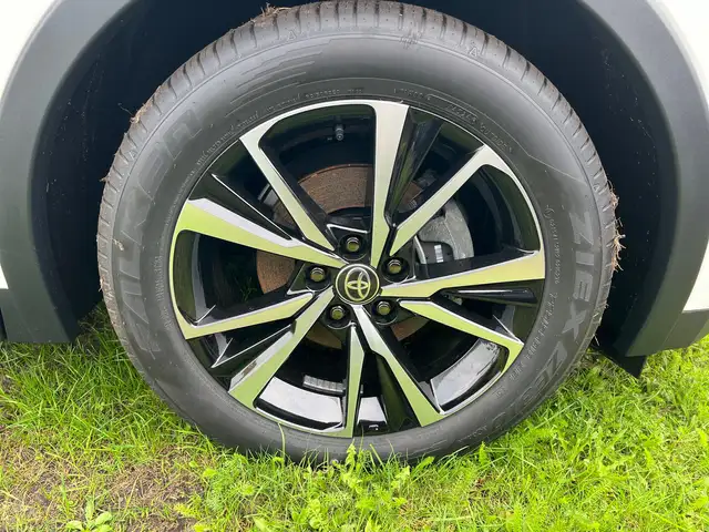 Toyota C-HR view 13