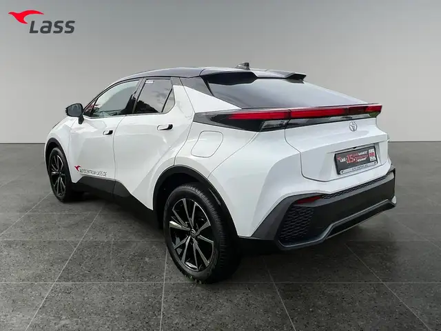 Toyota C-HR view 3