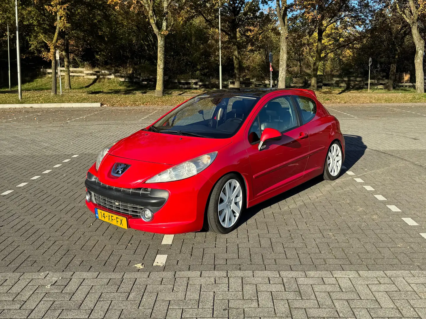 Peugeot 207 207 1.6-16V T Féline Rood - 1