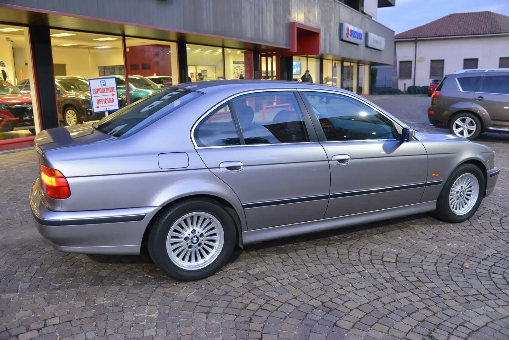BMW 520 520i AUTOMATICA srebrna - 2
