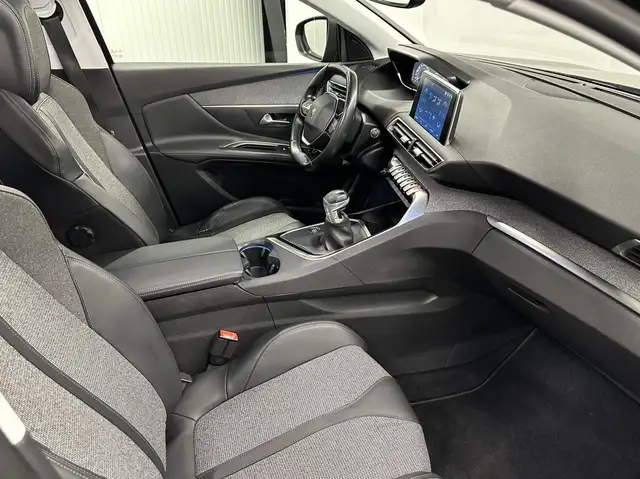 Peugeot 3008 view 11
