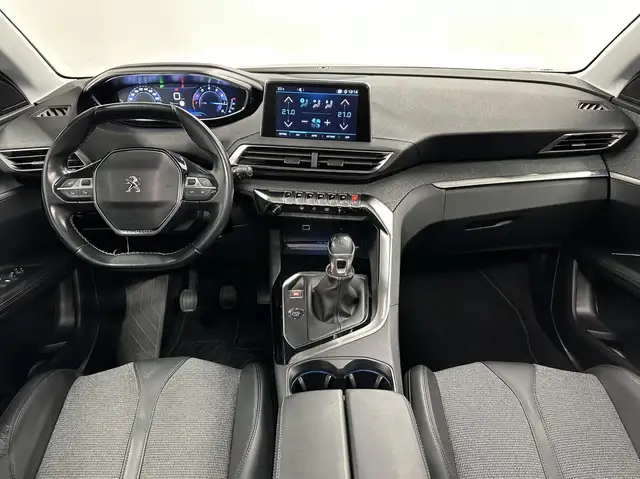 Peugeot 3008 view 2