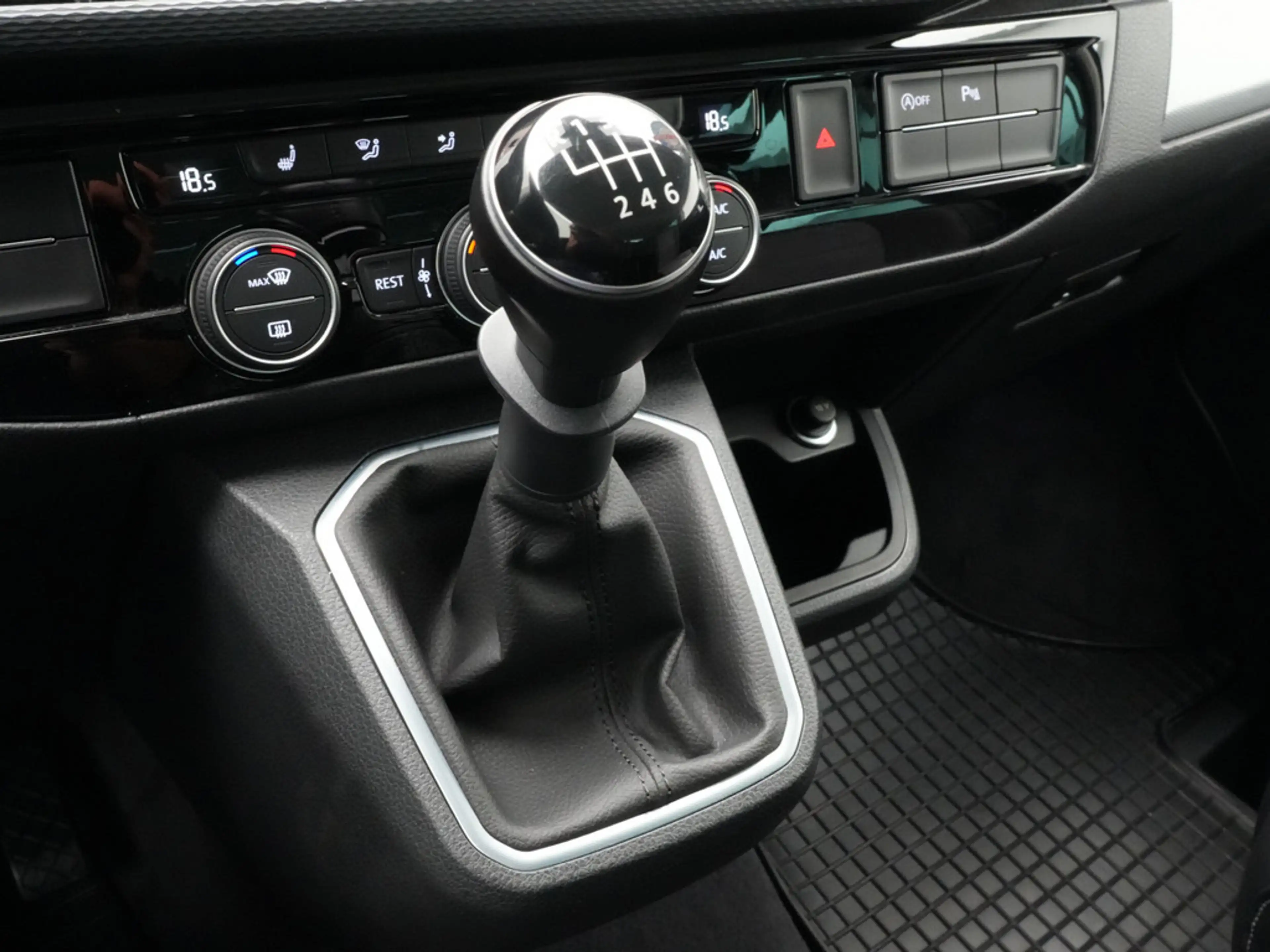 Volkswagen T6.1 Multivan Generation Six ACC AHK NAVI LED — photo 11