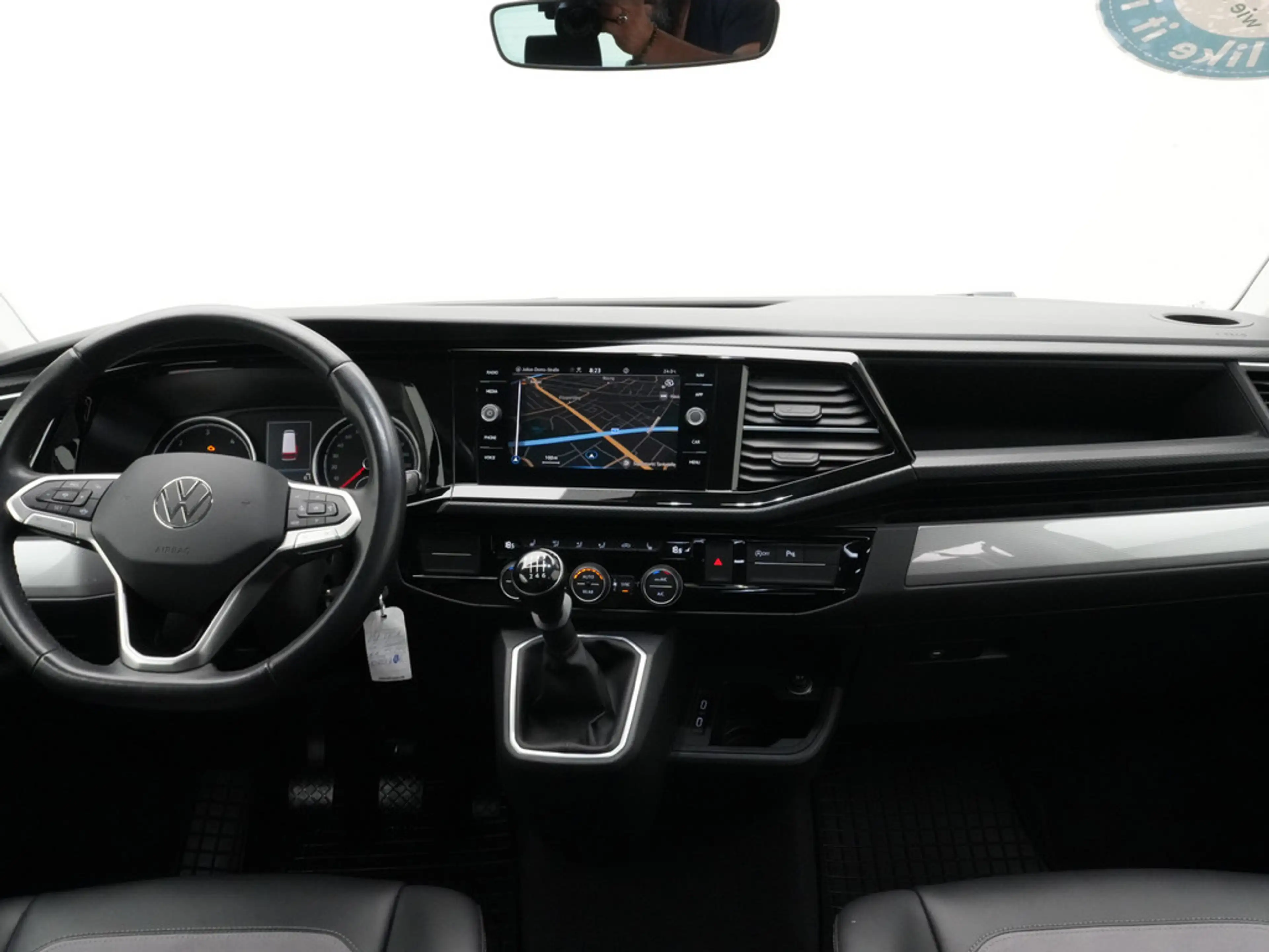 Volkswagen T6.1 Multivan Generation Six ACC AHK NAVI LED — photo 4