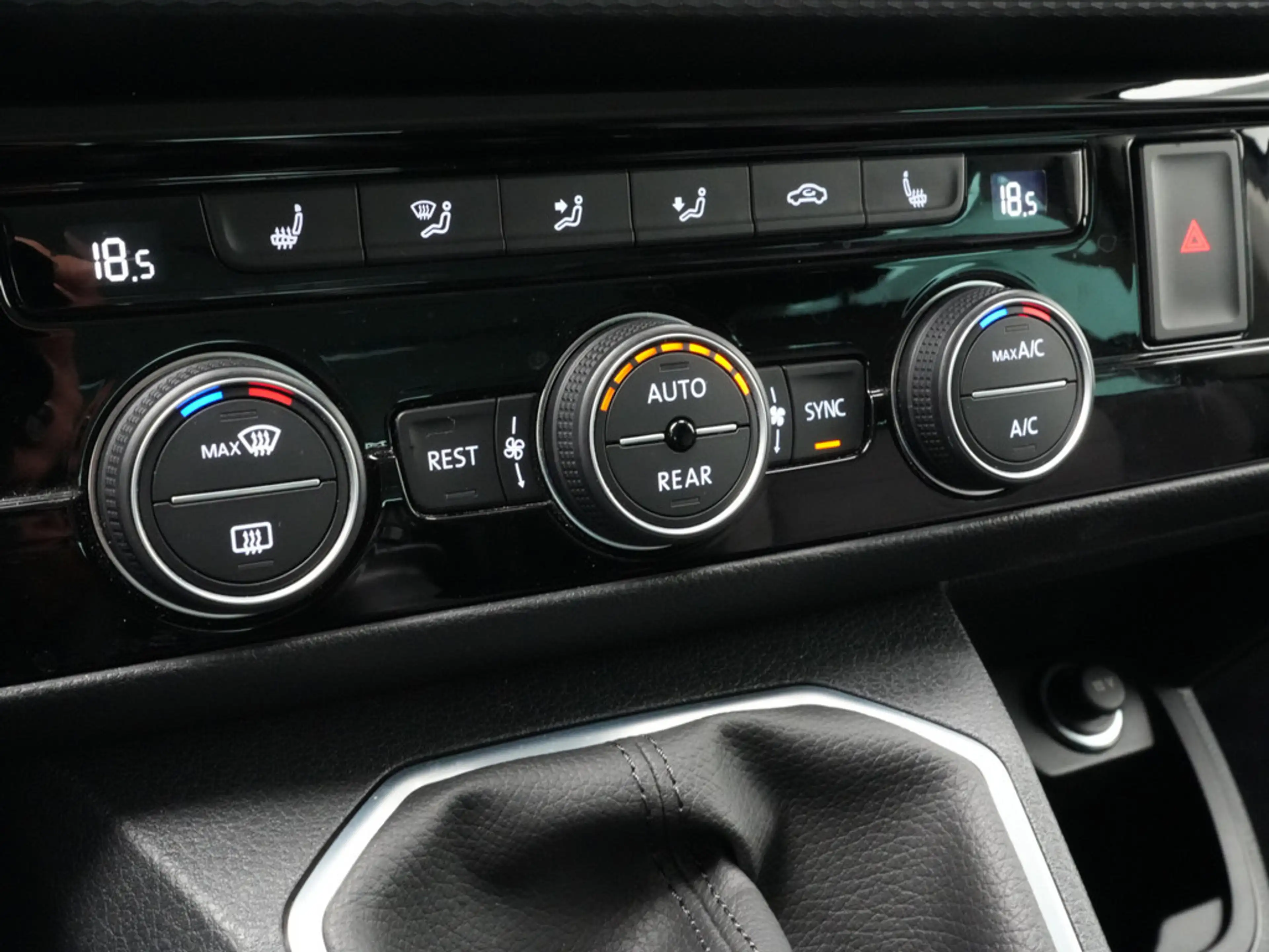 Volkswagen T6.1 Multivan Generation Six ACC AHK NAVI LED — photo 9