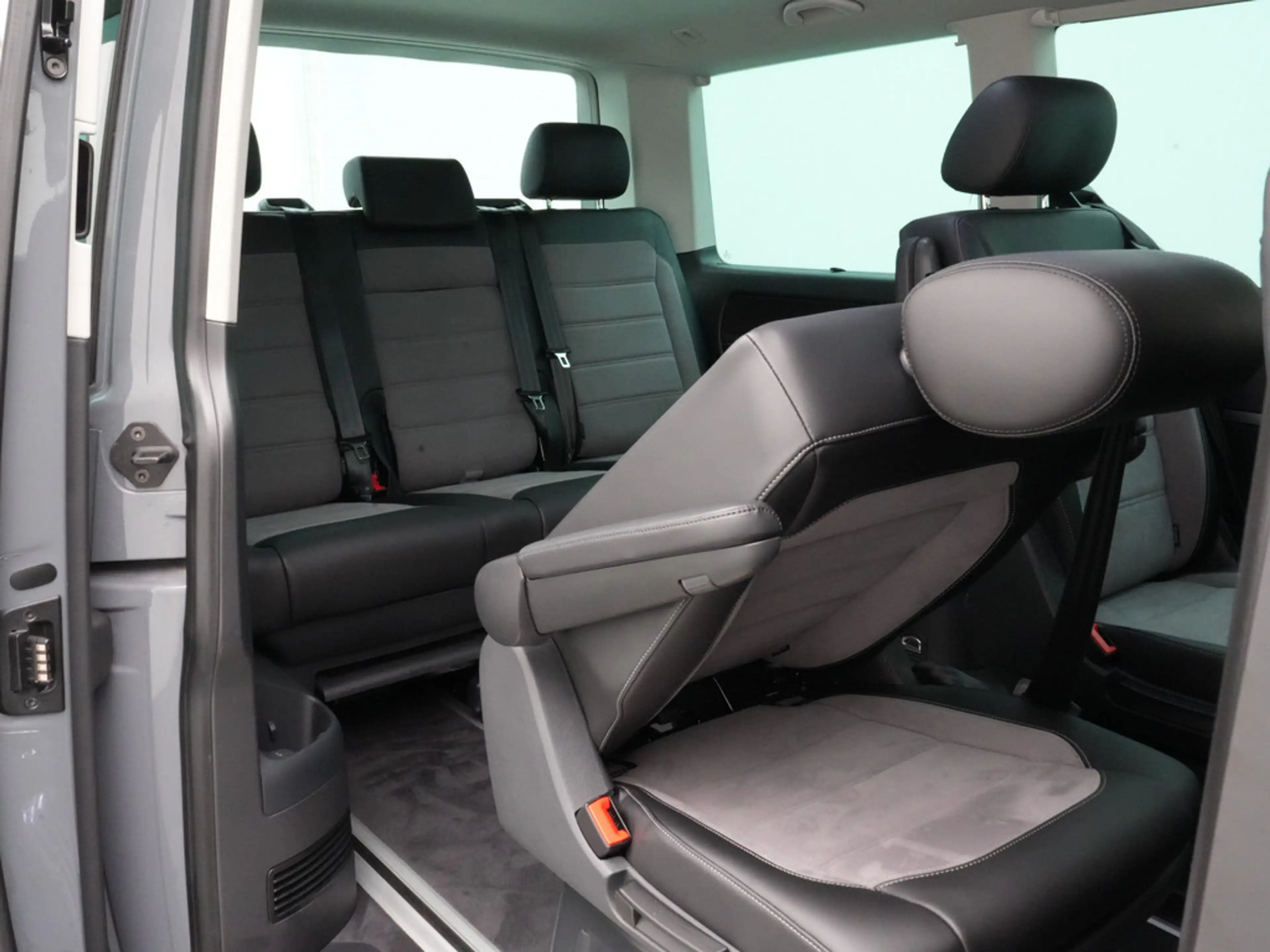 Volkswagen T6.1 Multivan Generation Six ACC AHK NAVI LED — photo 14