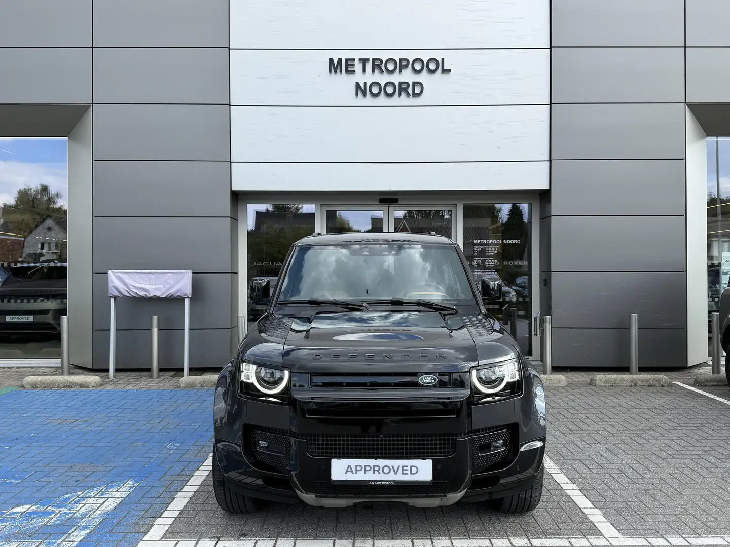Land Rover Defender 110 D300 X Gris - 2