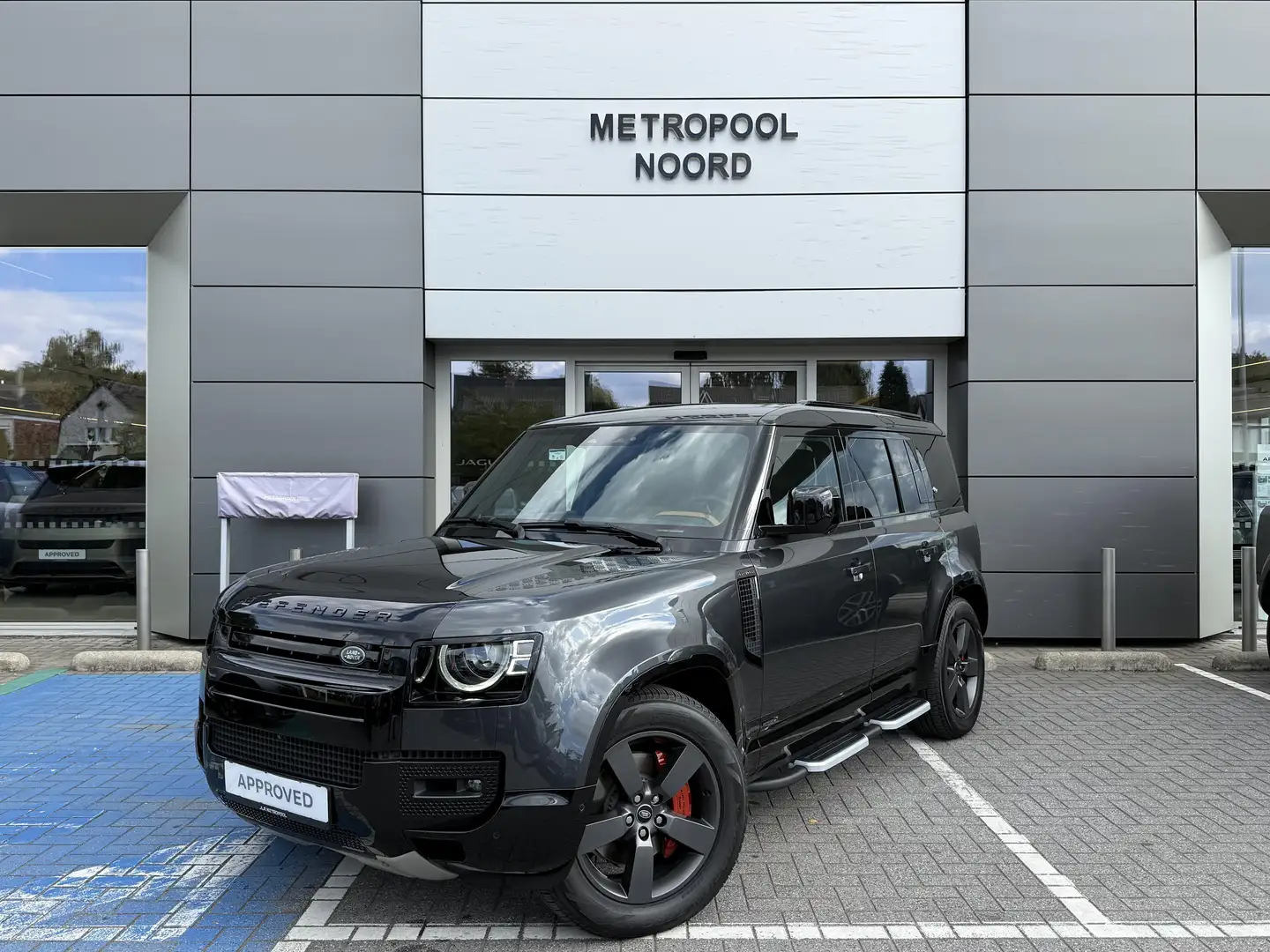 Land Rover Defender 110 D300 X Gris - 1