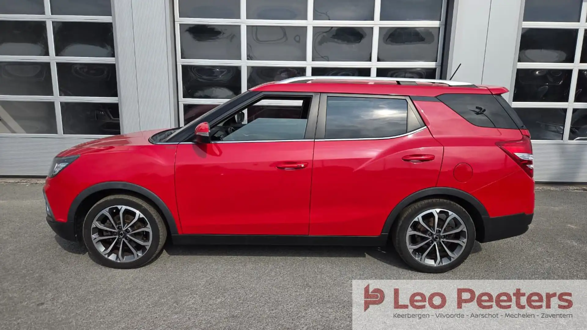 SsangYong XLV e-XGi160 QUARTZ 2WD Rot - 2