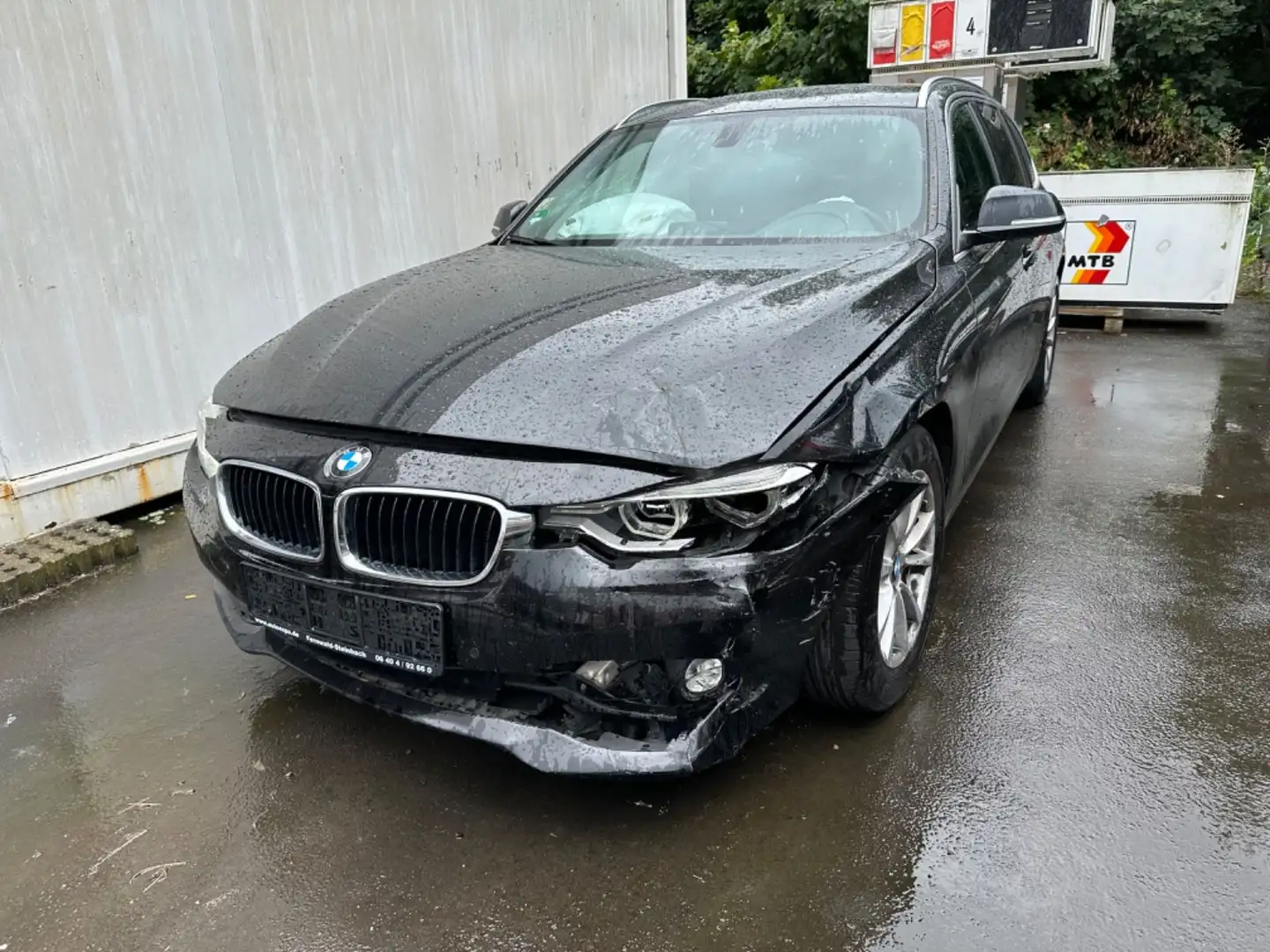 BMW 318 Baureihe 3 Touring 318d Advantage Schwarz - 1