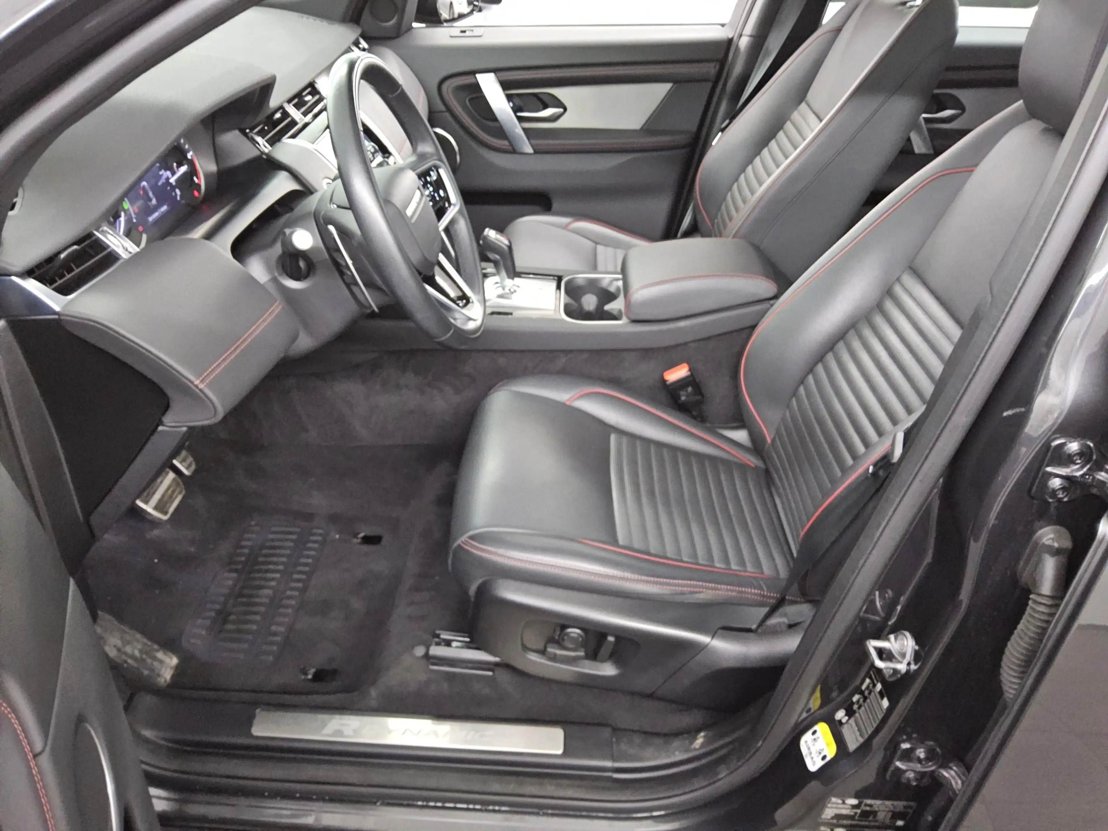 Land Rover Discovery Sport D200 AWD HSE R-Dynamic Navi Pano — photo 8