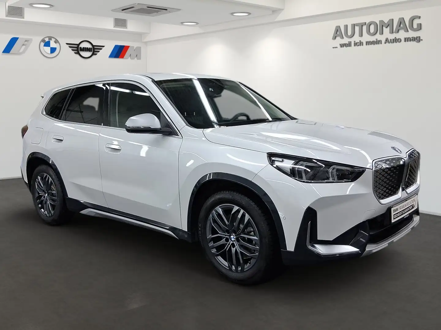 BMW iX 1 xDrive30 X-Line*Driving Assist Prof.*HeadUp*Live Weiß - 2