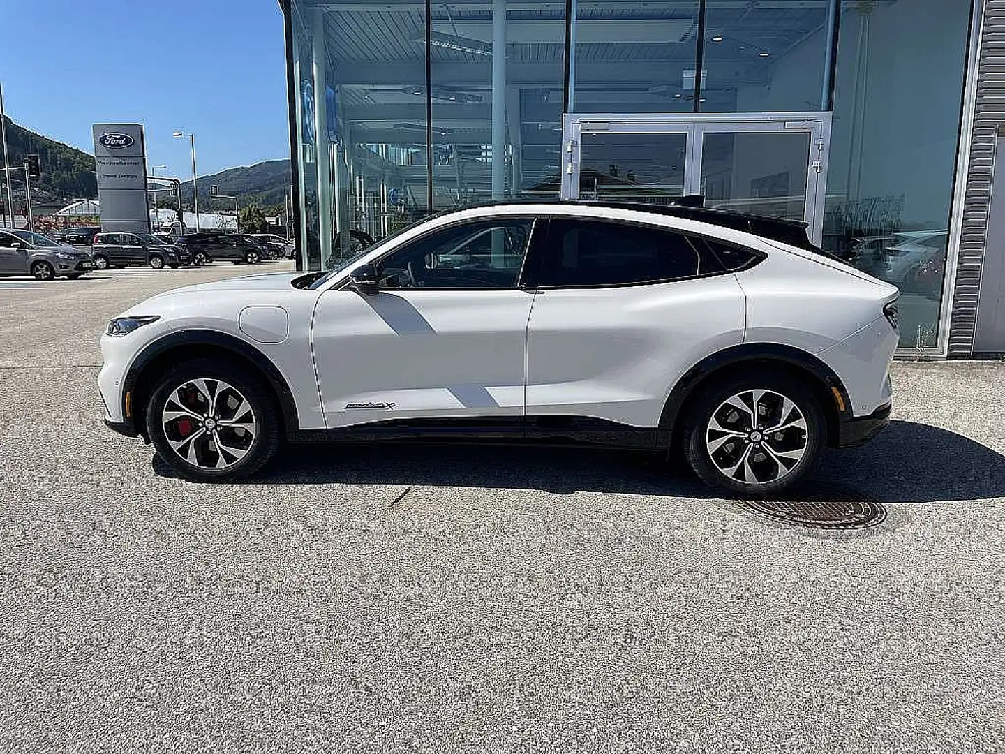 Ford Mustang Mach-E Elektro 99kWh Extended Range AWD... Blanc - 2