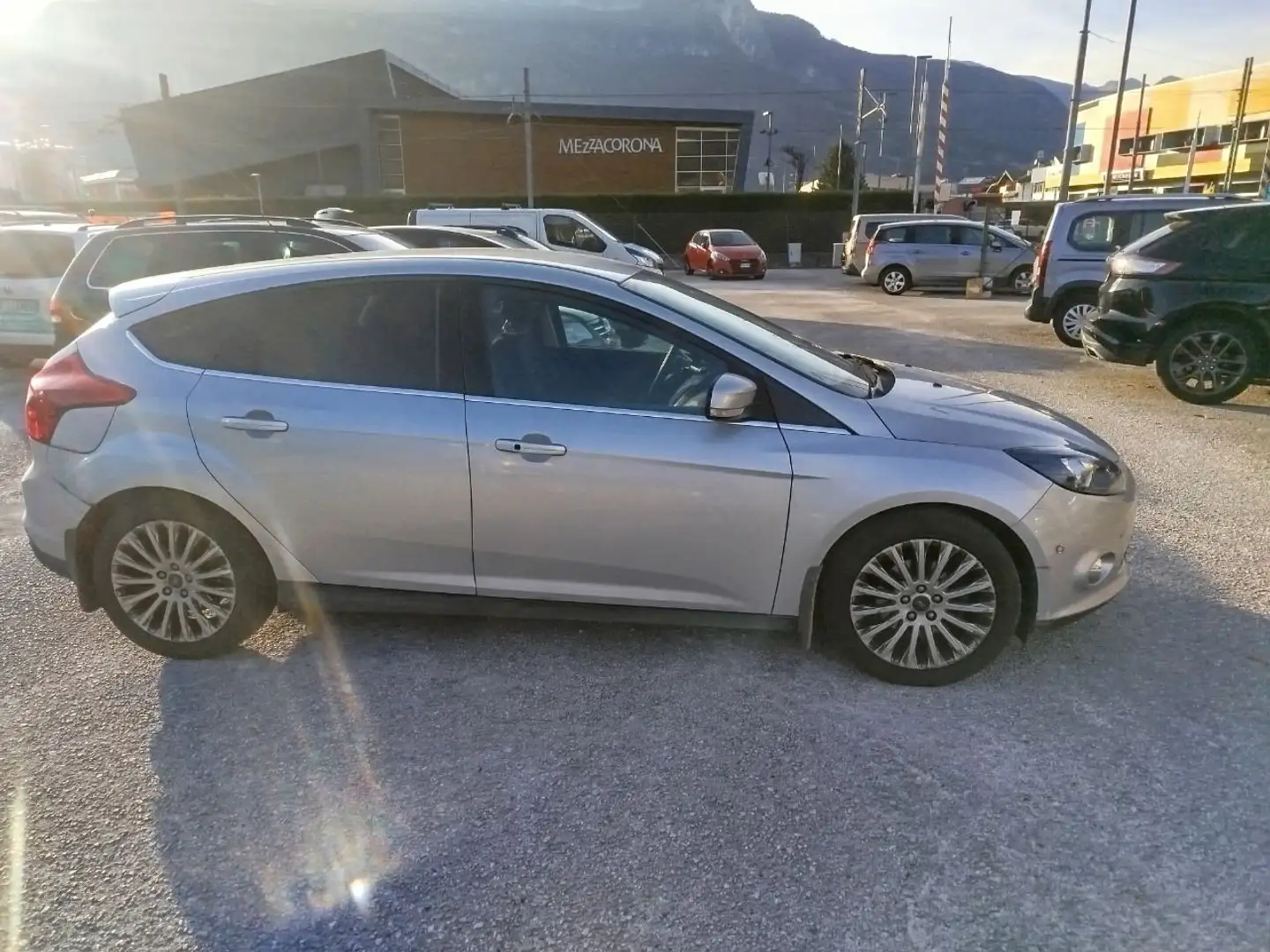 Ford Focus Focus 5p 1.6 tdci Titanium 115cv Plateado - 1