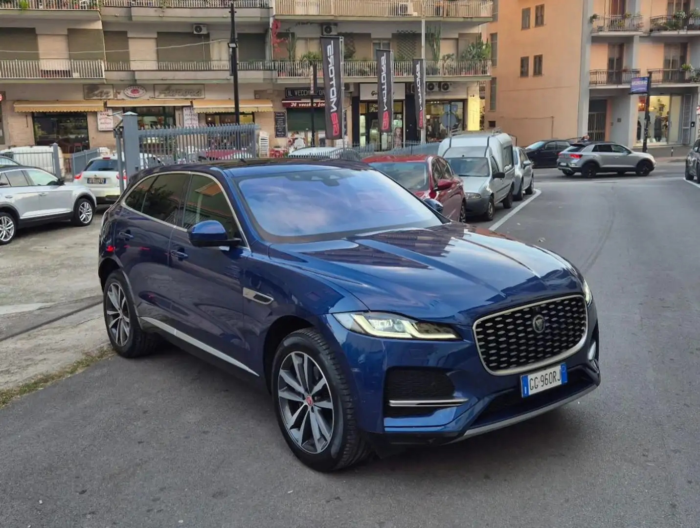 Jaguar F-Pace 2.0 D 204 cv AWD HSE Bianco - 2