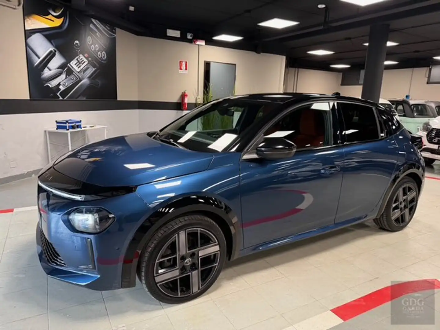 Lancia Ypsilon Ypsilon 54kWh LX 156cv Blau - 1