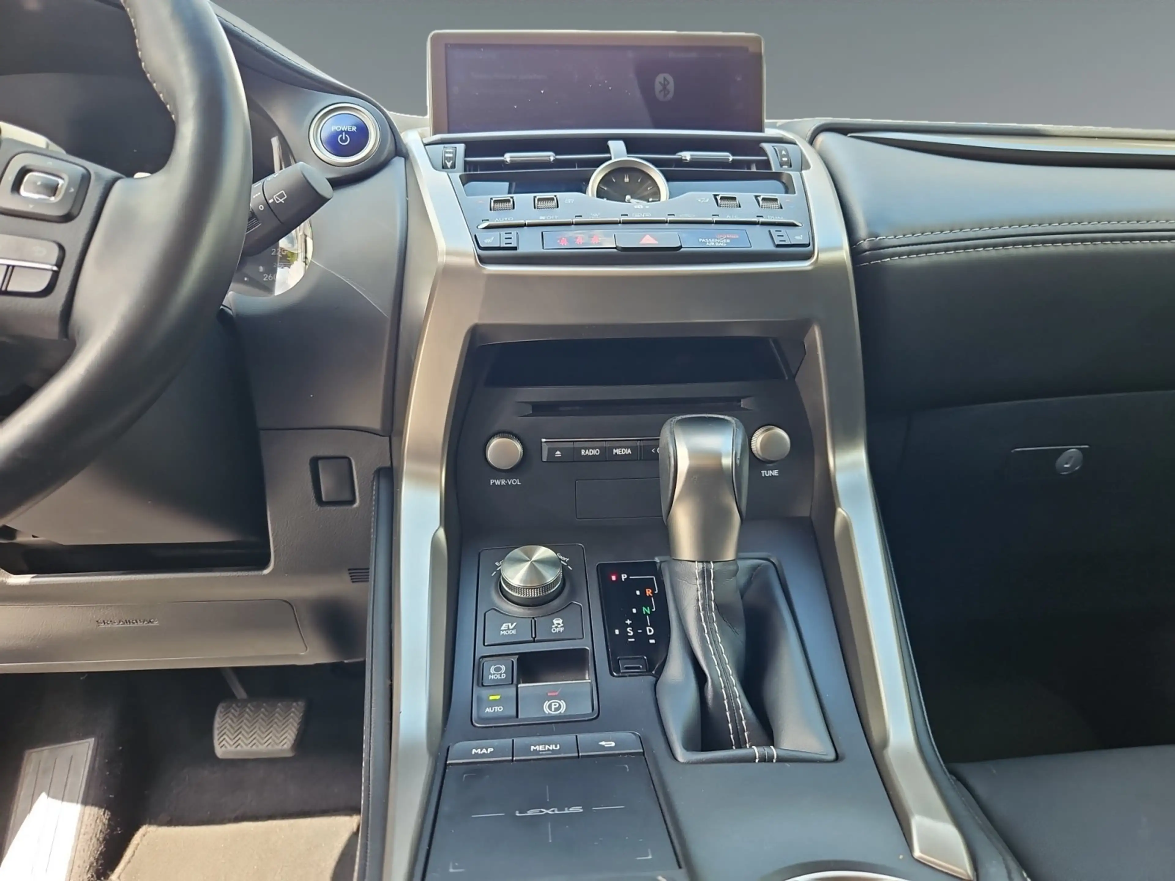 Lexus NX 300h Style Edition HYBRID/SHZ/KAMERA — photo 11