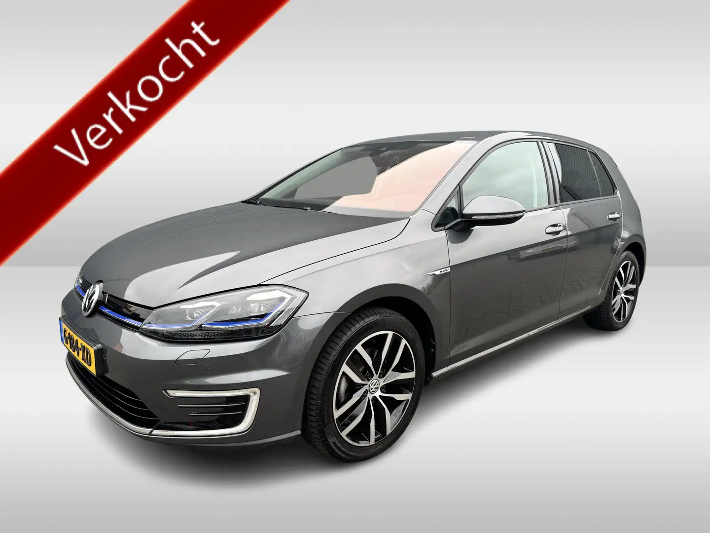 Volkswagen e-Golf 35.8kWh 100% EV. / Navigatie / Stoelverwarming / B Grijs - 1