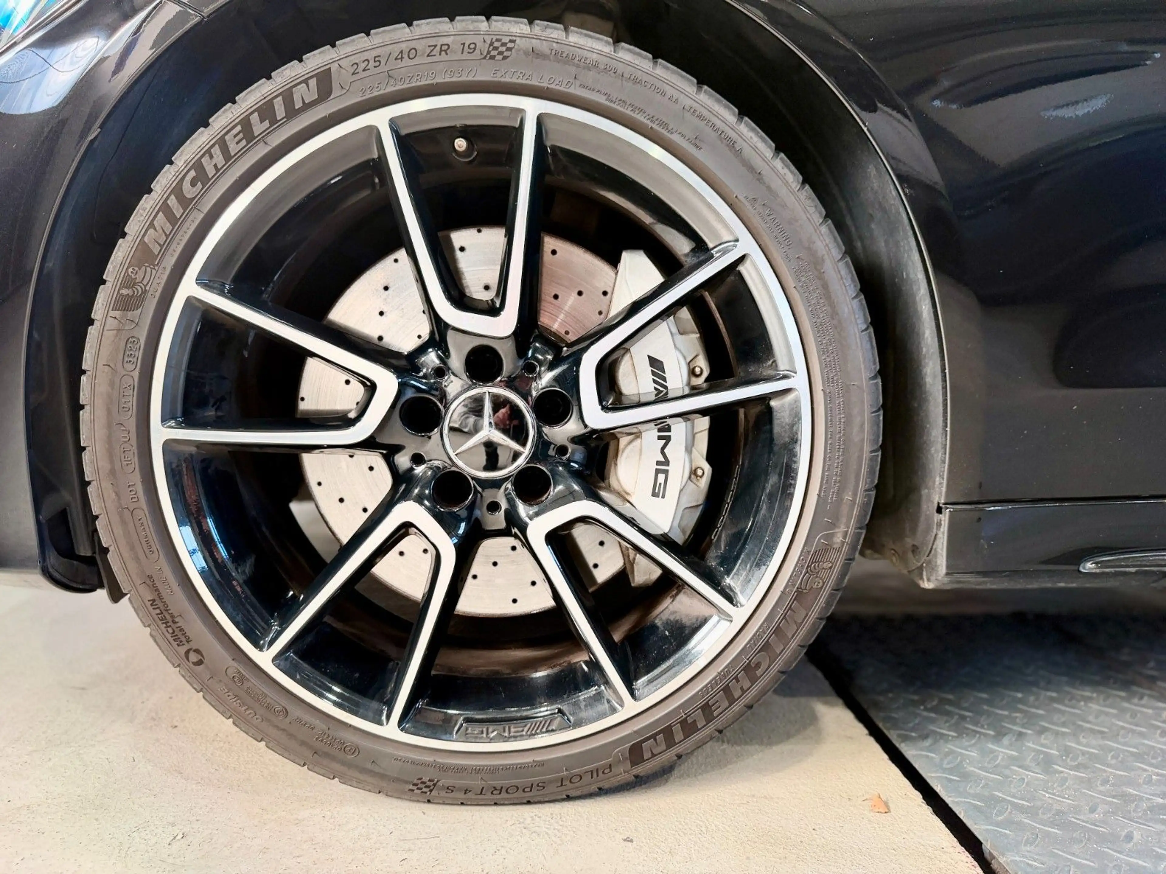 Mercedes-Benz C 43 AMG — photo 11