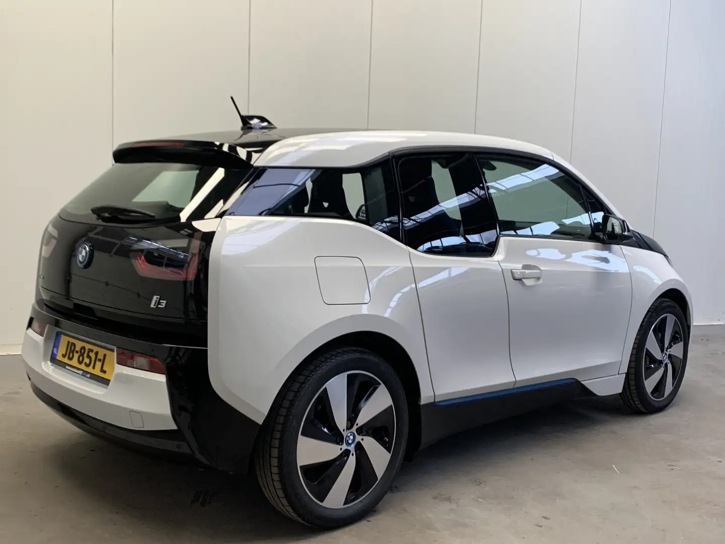 BMW i3 Comfort 22 kWh 170PK AIRCO-AUTOMAAT-PDC Wit - 2