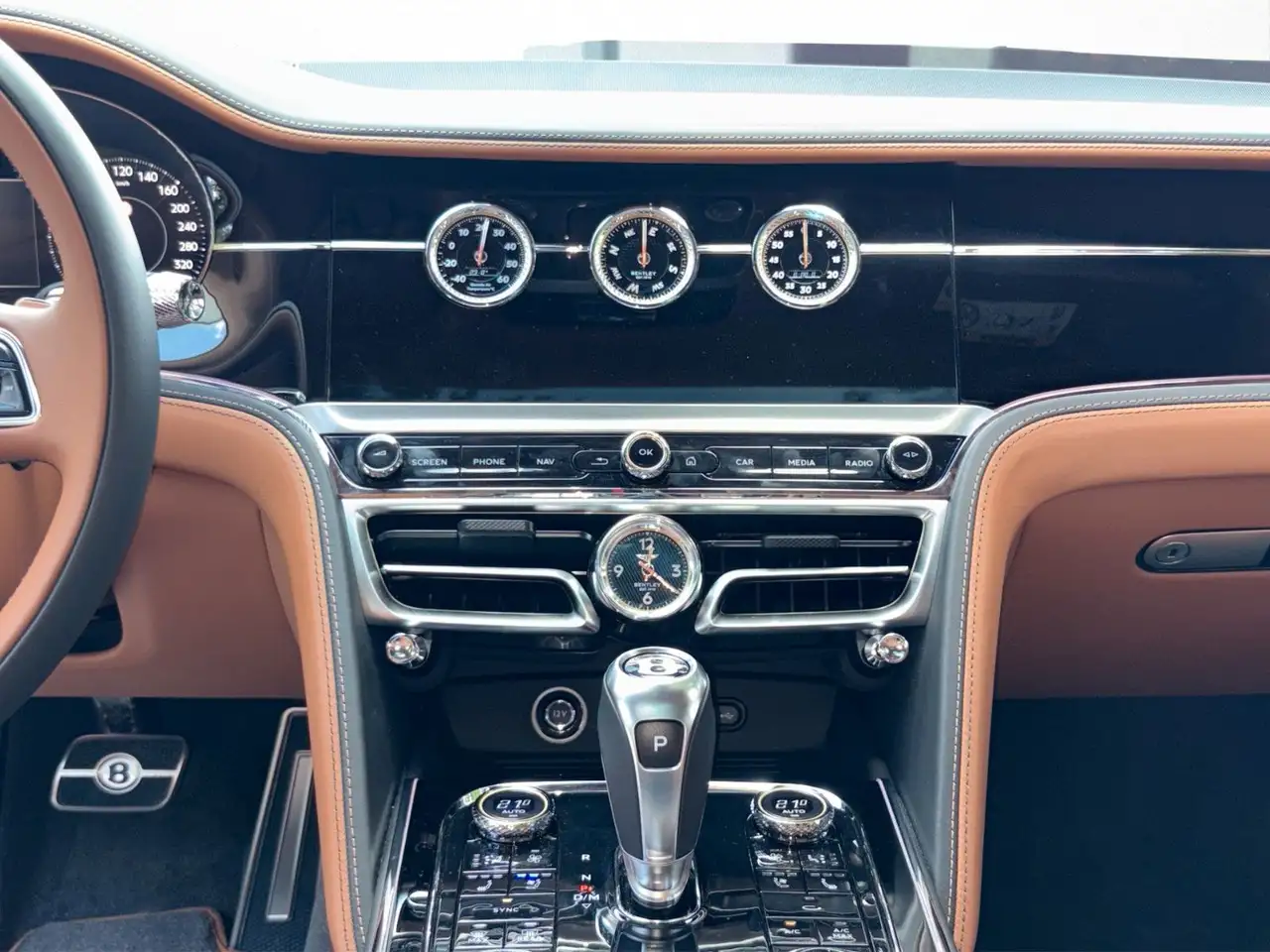 Bentley Flying Spur 2026 — фото 18