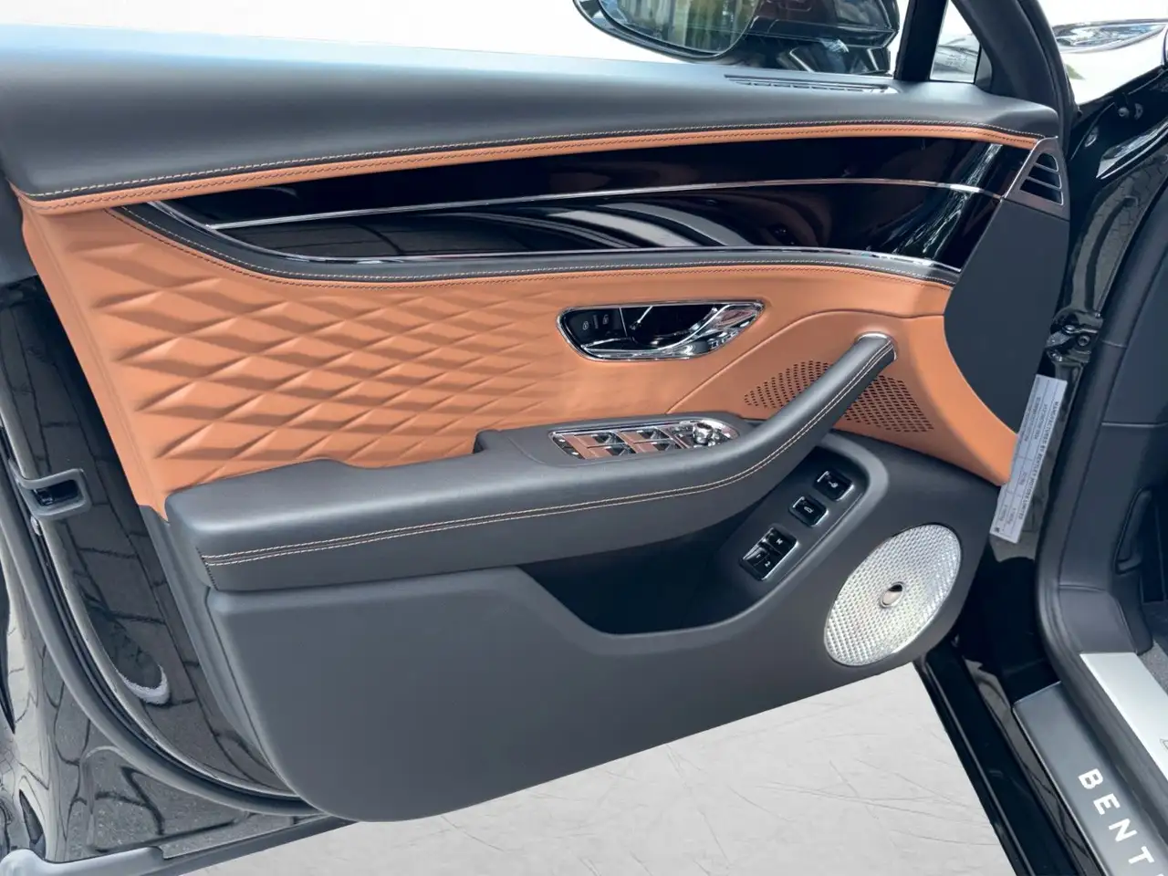 Bentley Flying Spur 2026 — фото 13