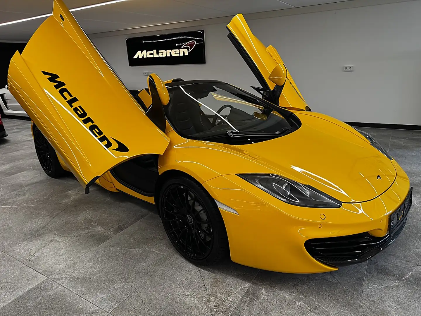McLaren MP4-12C Spider MSO 1 Besitz Sammler Orig. Lack neues Se... Gelb - 1