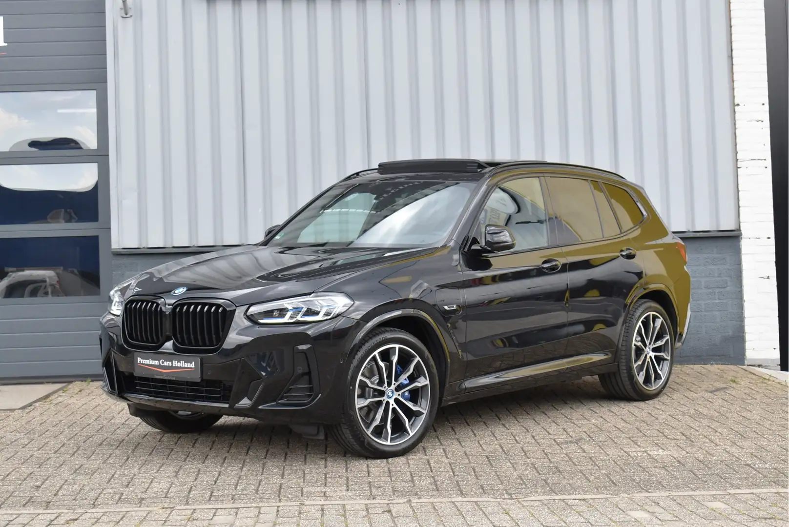 BMW X3 xDrive30e M-Sport 292 Pk Pano Trekhaak Shadow Line Noir - 2