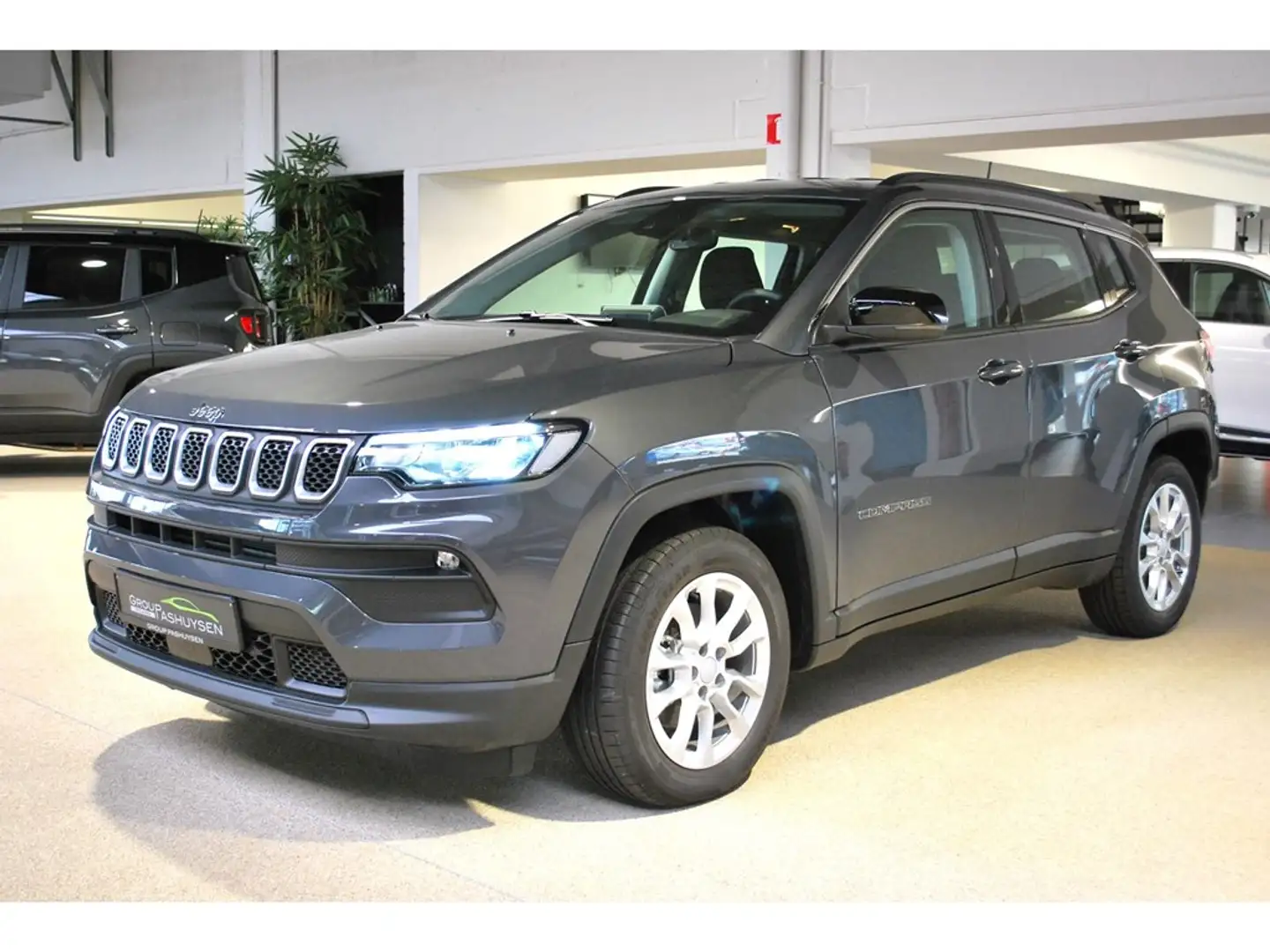 Jeep Compass T4 Longitude 4x2 GSE 1.3cc 150pk Grijs - 1