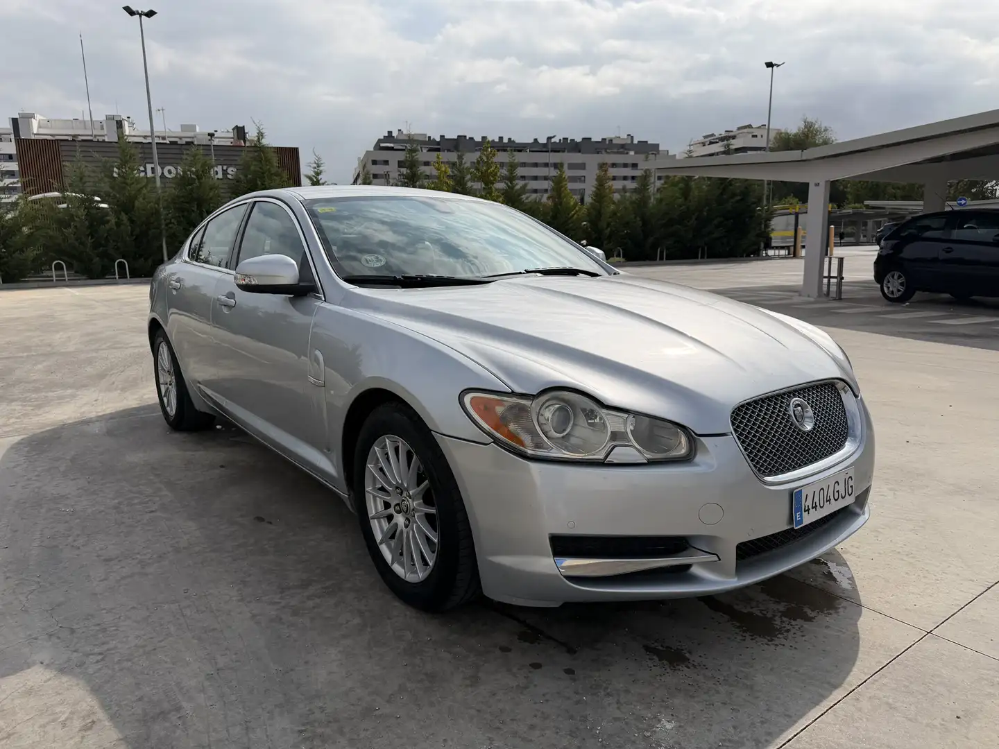 Jaguar XF 2.7D V6 Premium Luxury Aut. - 2