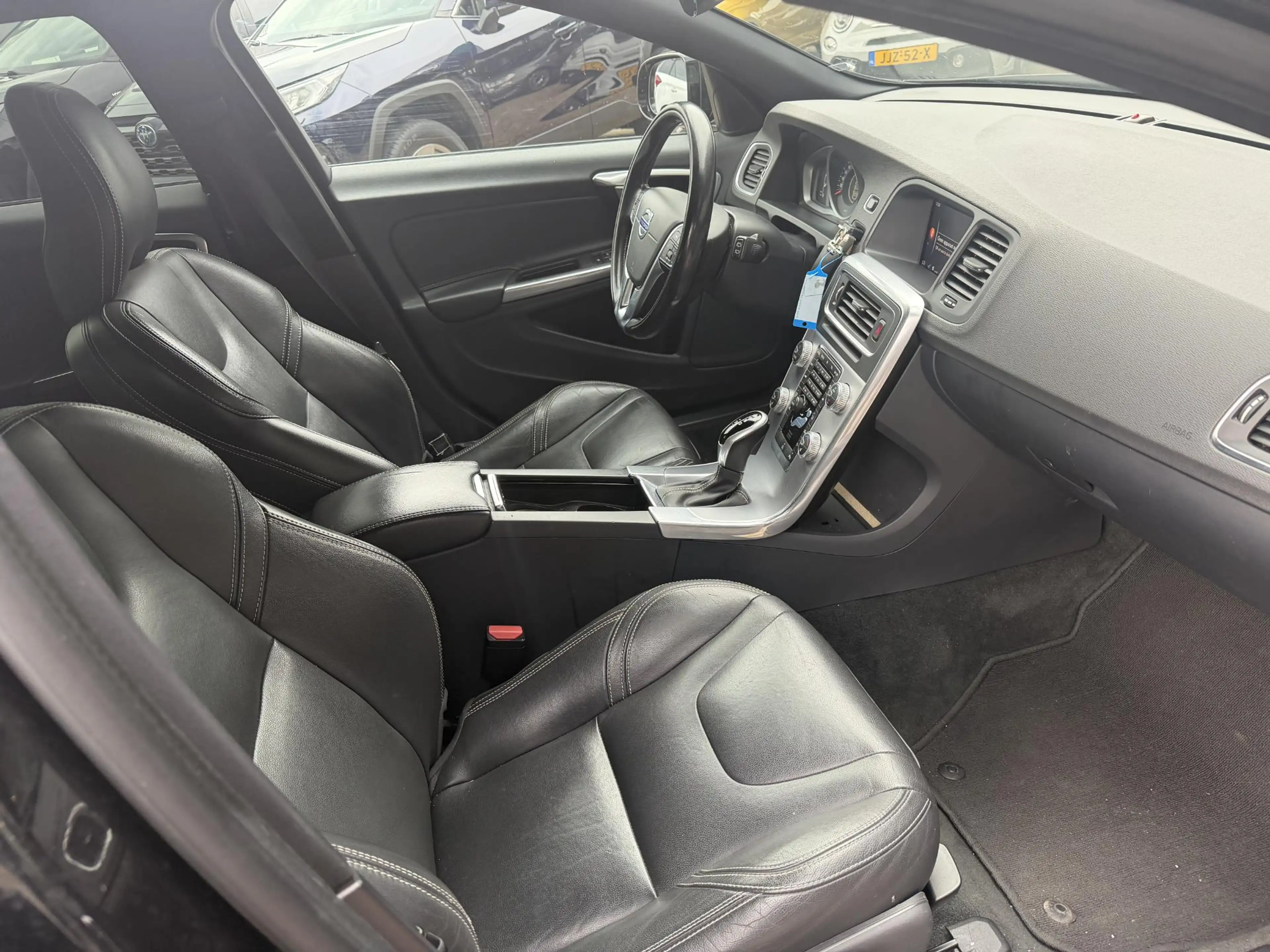 Volvo V60 2.0 D2 Polar+ Dynamic AUTOMAAT | LEDER | NAVIAGTIE — photo 9