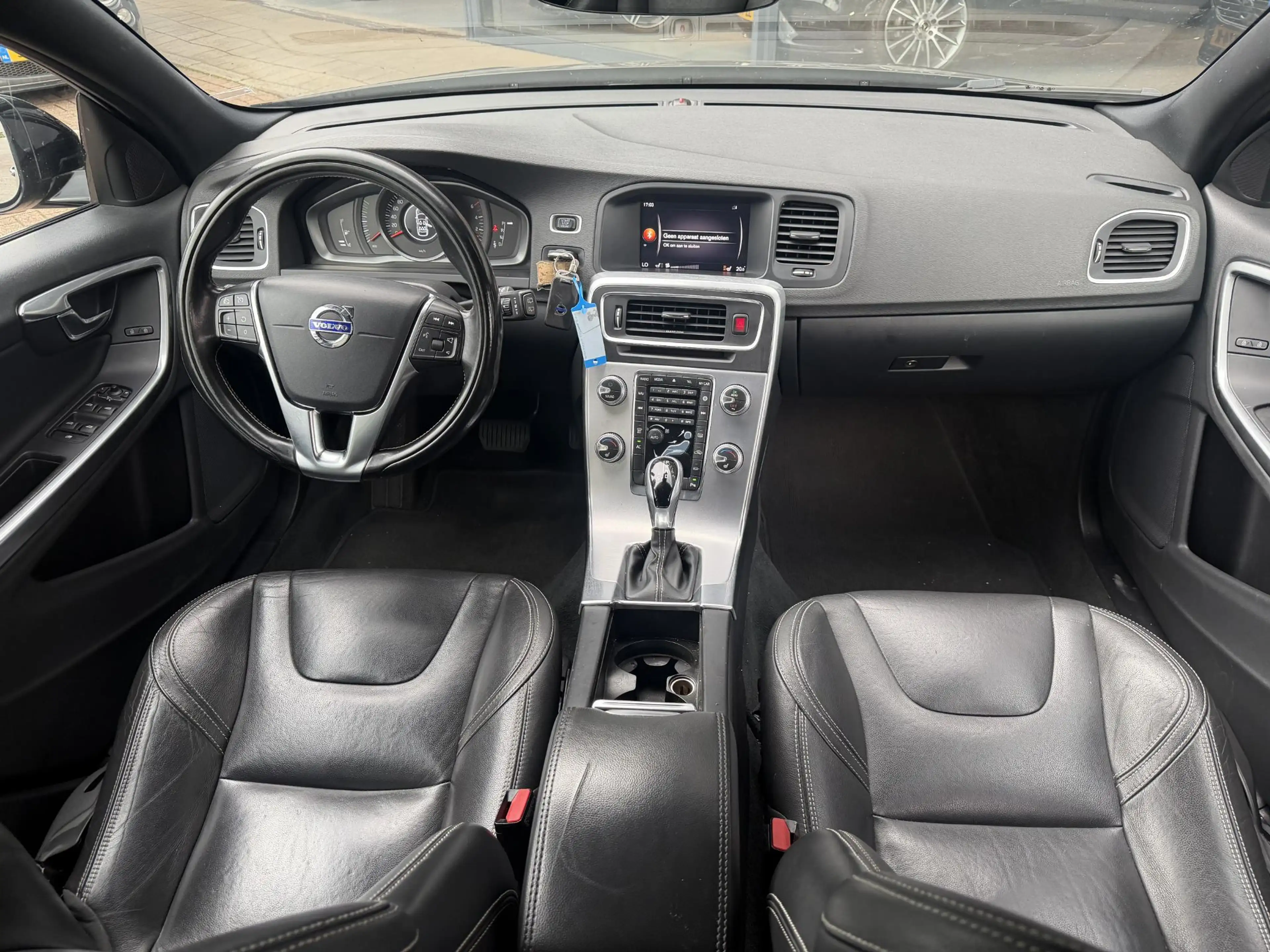 Volvo V60 2.0 D2 Polar+ Dynamic AUTOMAAT | LEDER | NAVIAGTIE — photo 2