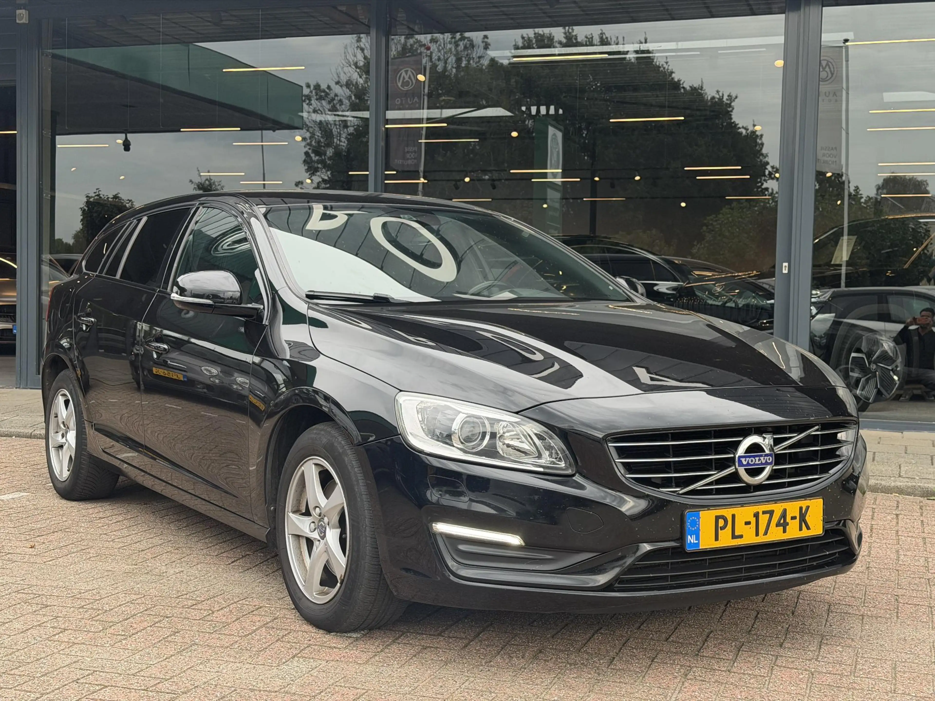 Volvo V60 2.0 D2 Polar+ Dynamic AUTOMAAT | LEDER | NAVIAGTIE — photo 4