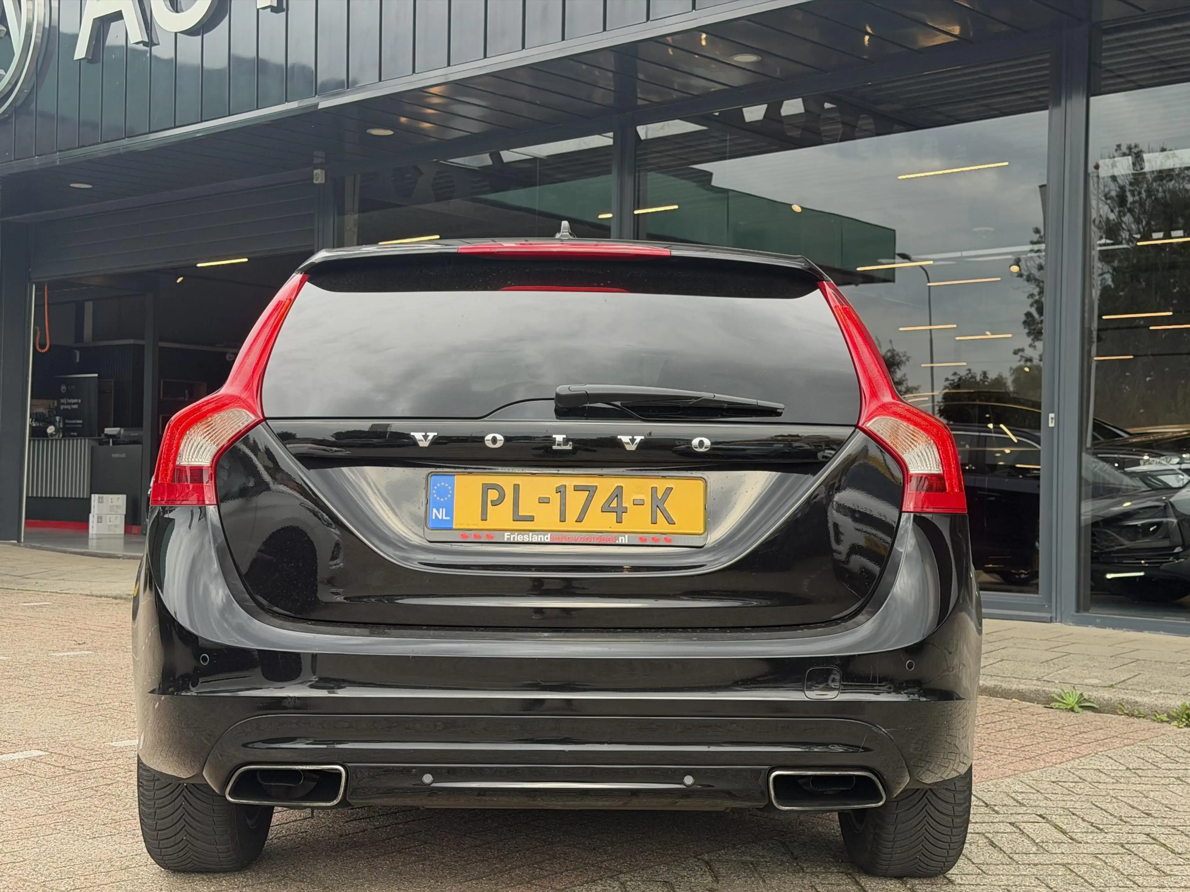 Volvo V60 2.0 D2 Polar+ Dynamic AUTOMAAT | LEDER | NAVIAGTIE — photo 7