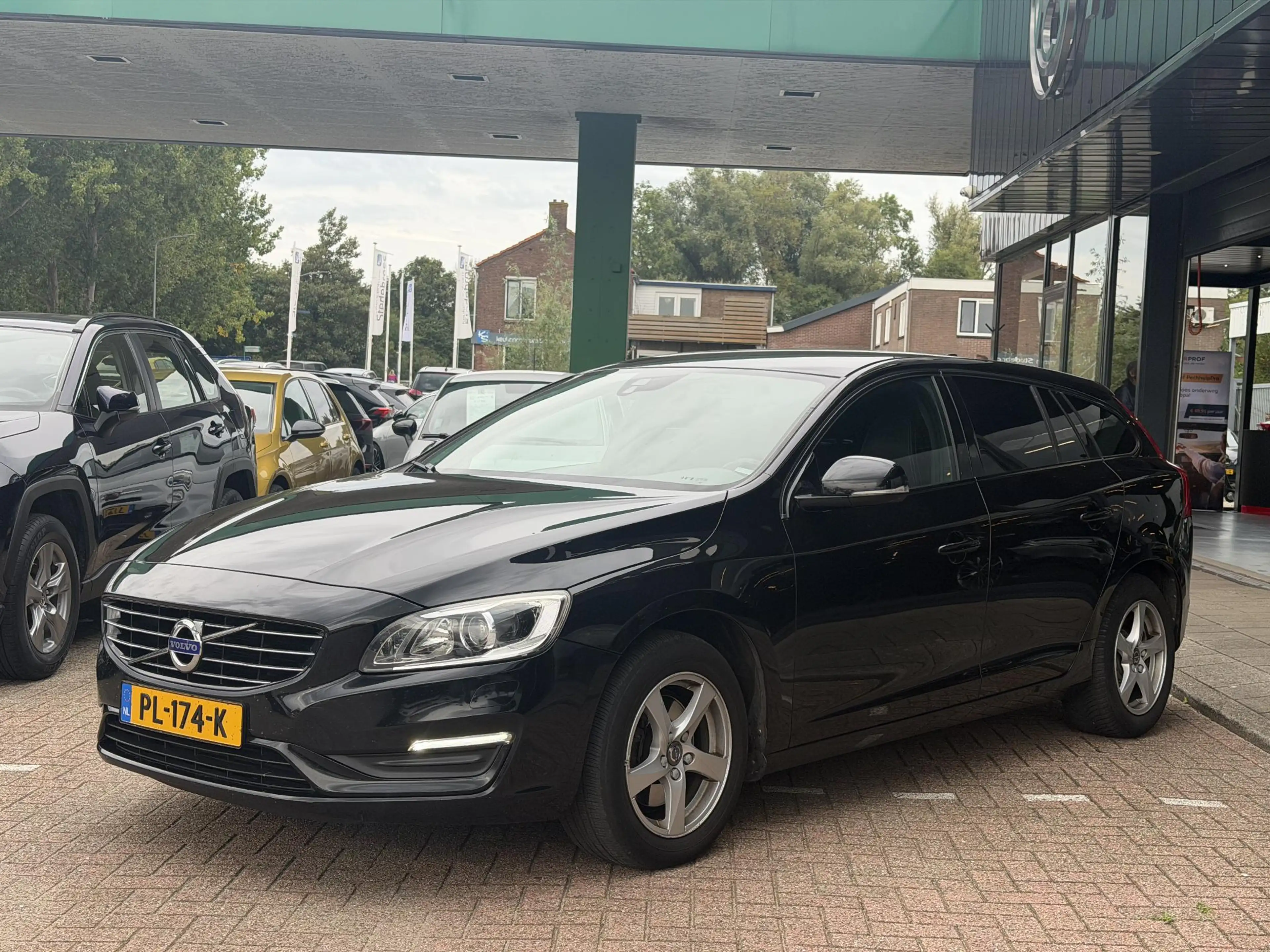 Volvo V60 2.0 D2 Polar+ Dynamic AUTOMAAT | LEDER | NAVIAGTIE — photo 8