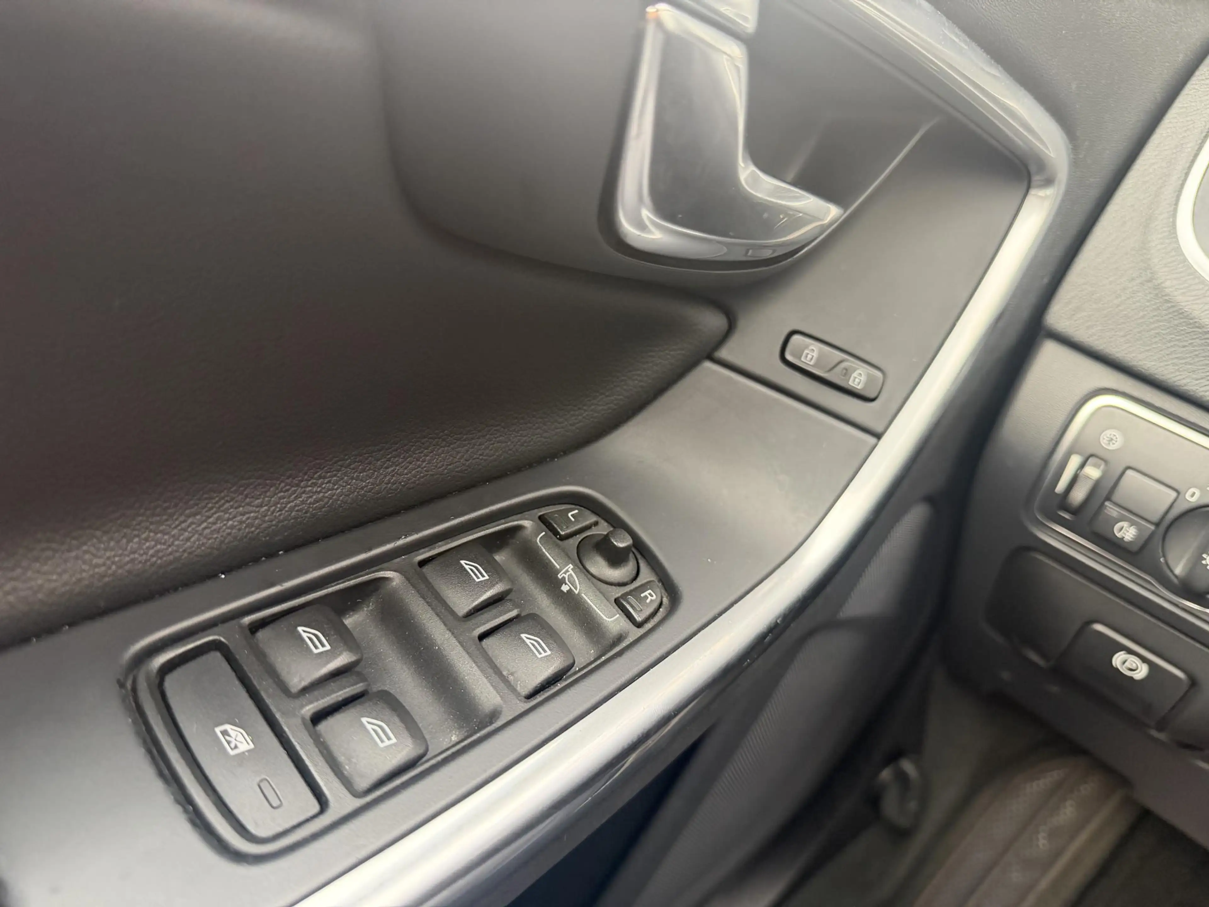 Volvo V60 2.0 D2 Polar+ Dynamic AUTOMAAT | LEDER | NAVIAGTIE — photo 18